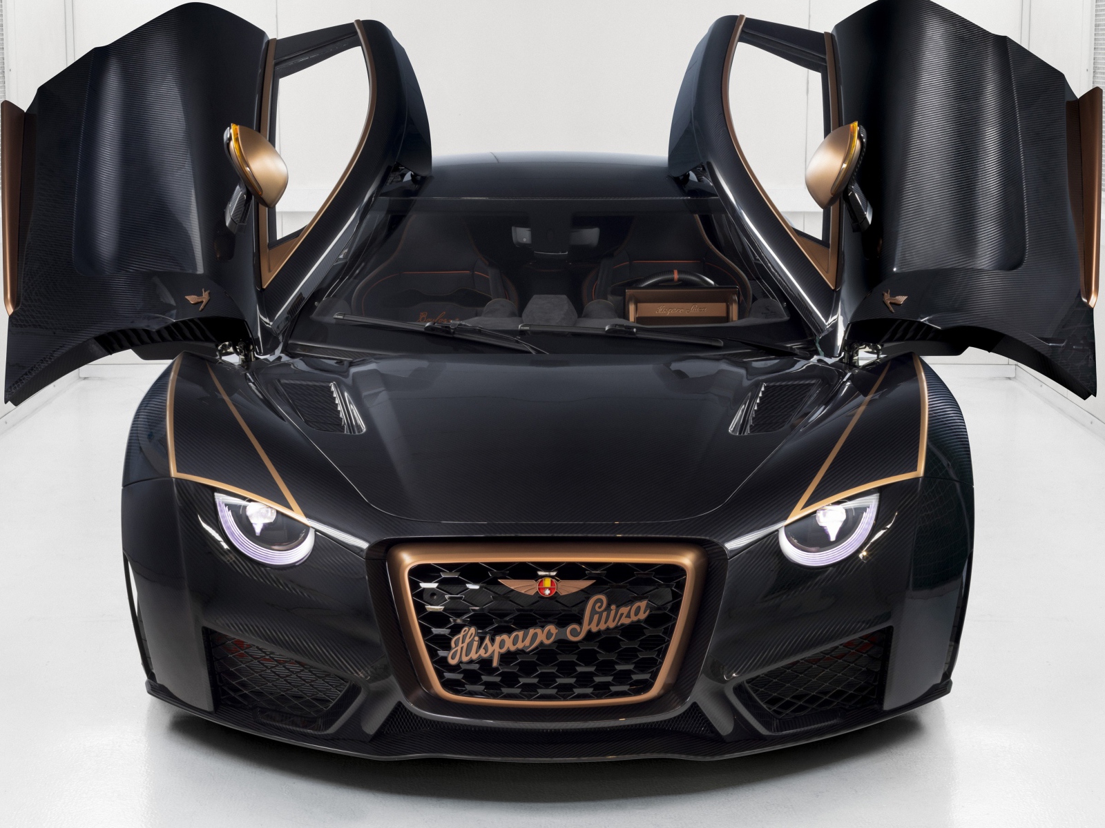 Автомобиль Hispano-Suiza Carmen Boulogne 2020 года с открытыми дверями