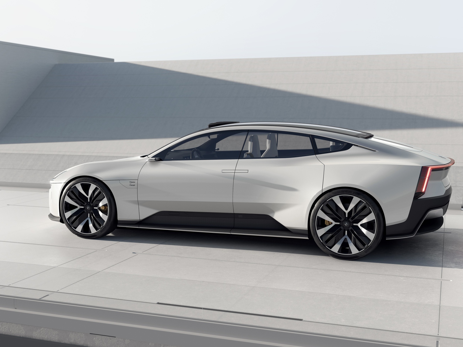 Автомобиль Polestar Precept 2020 года на фоне серой стены