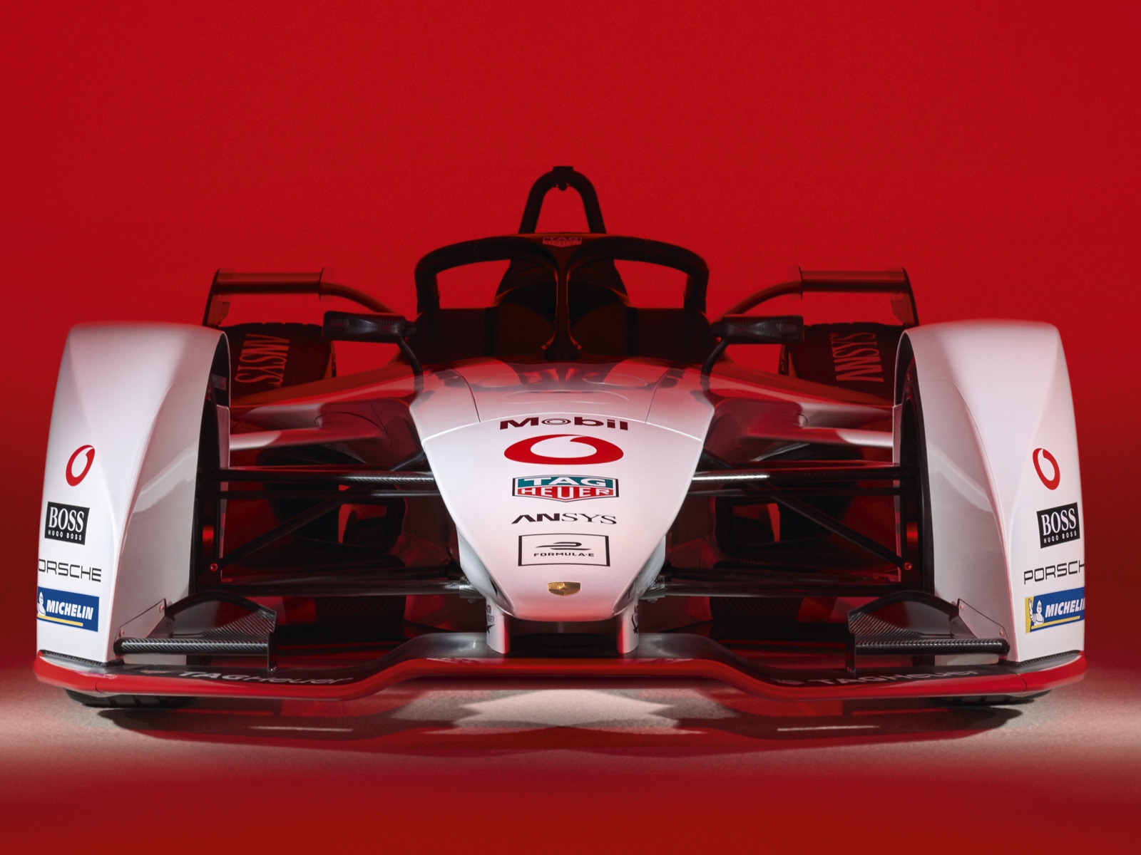 Гоночный автомобиль Porsche 99X Electric 2019 года вид спереди