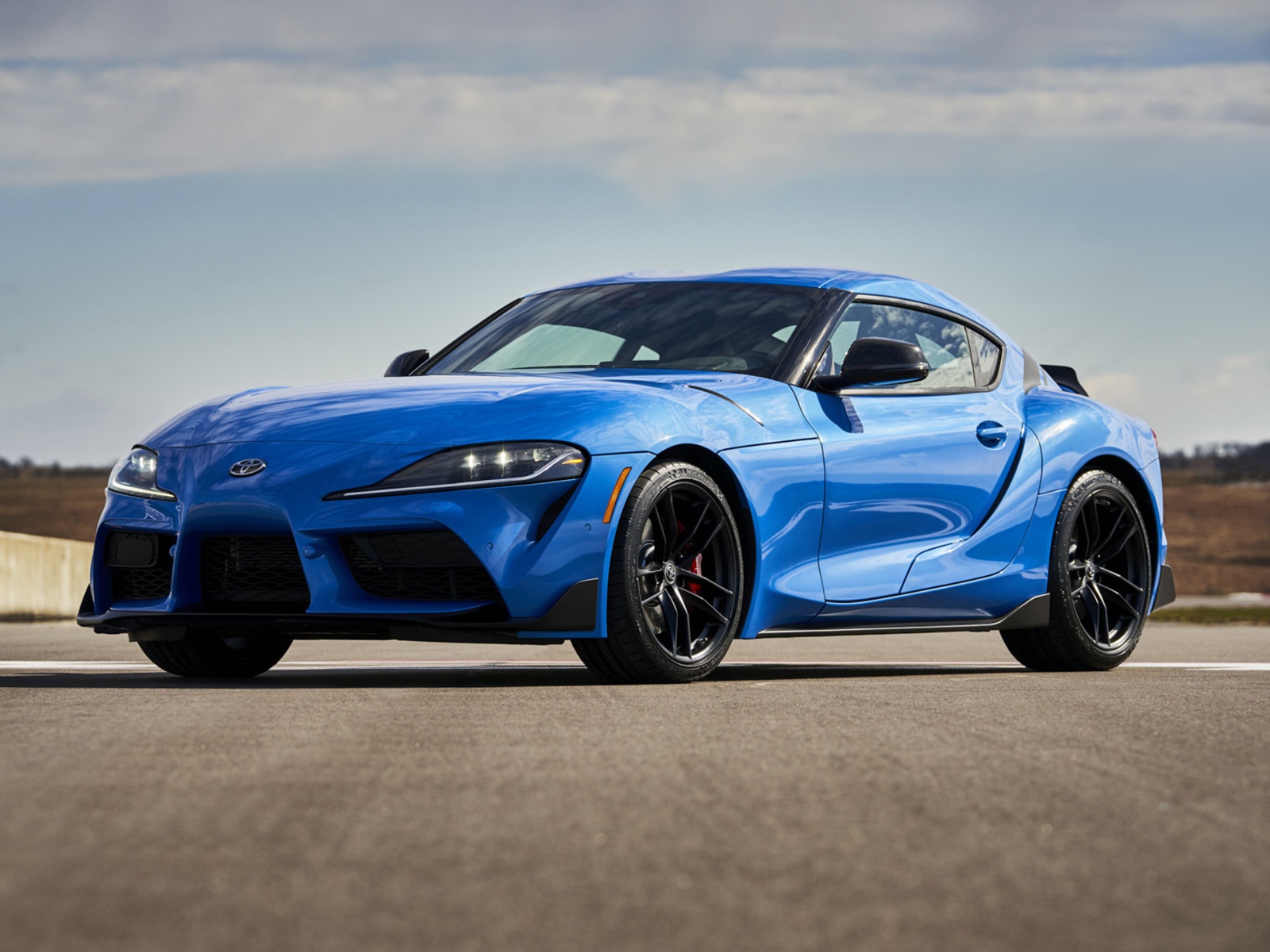 Синий автомобиль Toyota GR Supra A91, 2021 года 