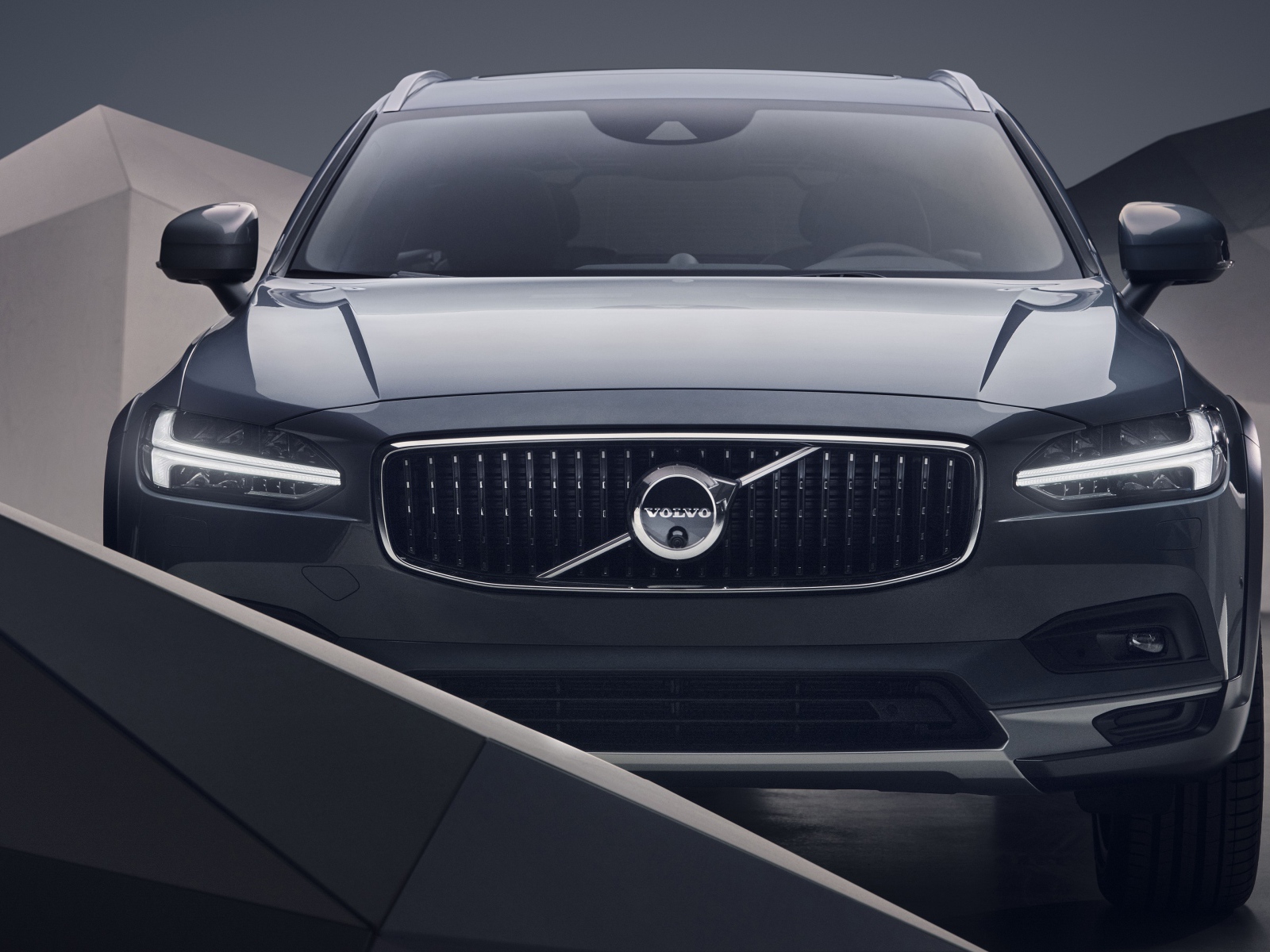 Богатый Volvo V90 B6 Cross Country 2020 года 