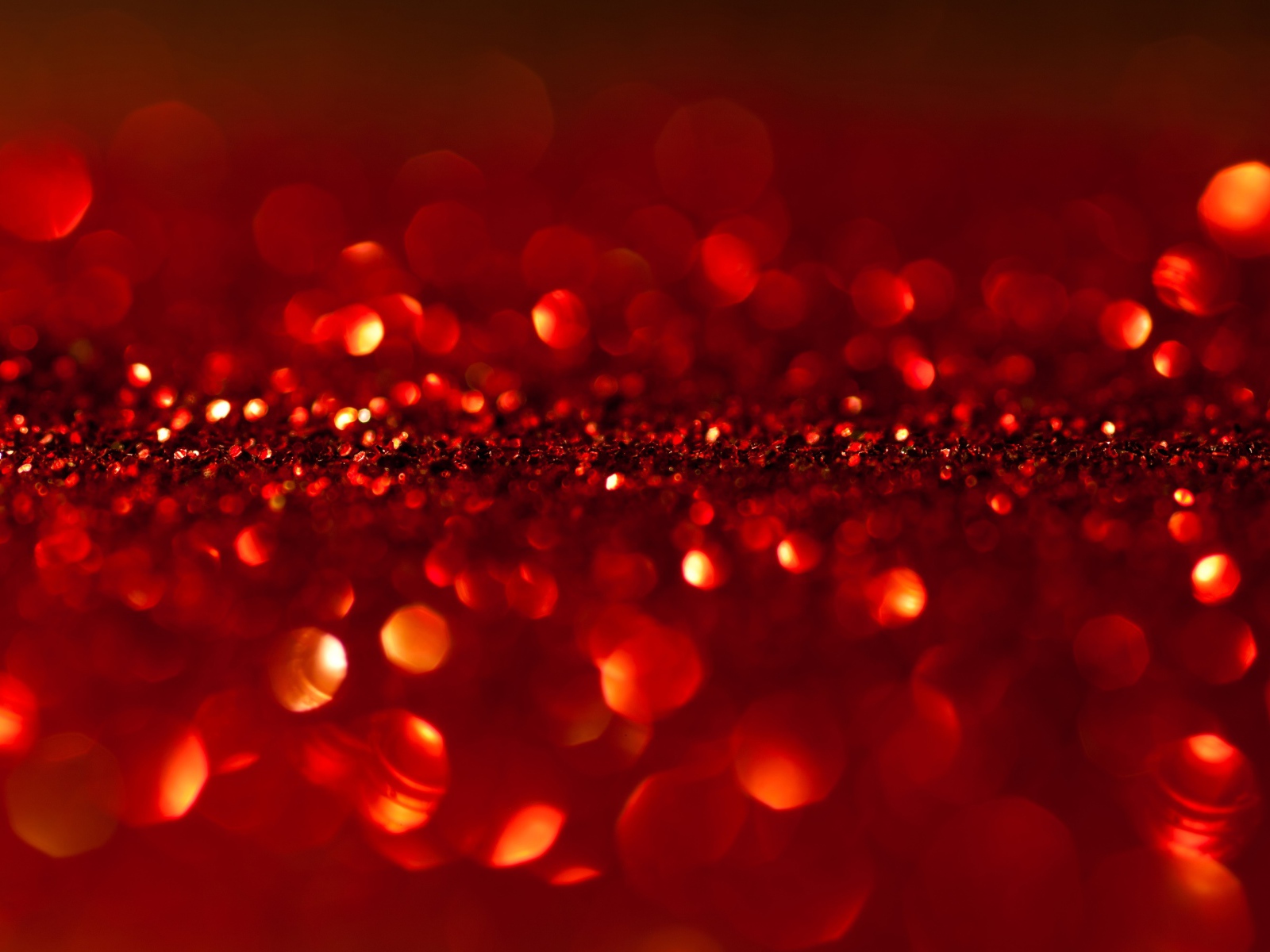 Много блестящих красных стразов, фон