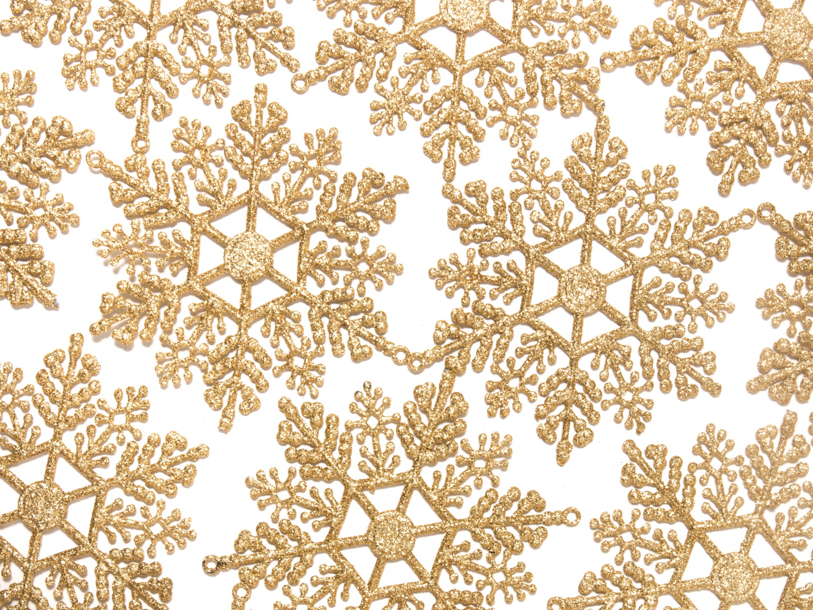 Золотистые снежинки на бежевом фоне 
