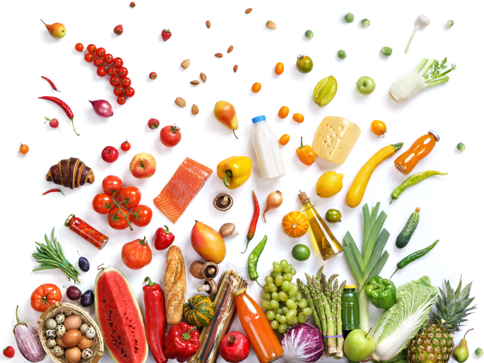 Много различных продуктов на белом фоне