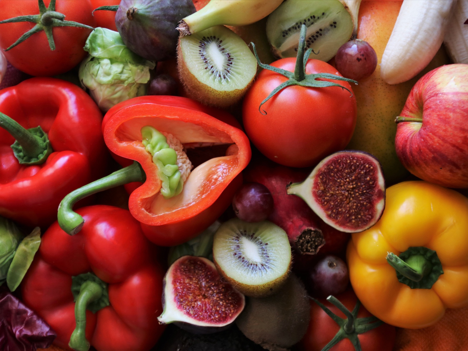 Свежие овощи и фрукты крупным планом