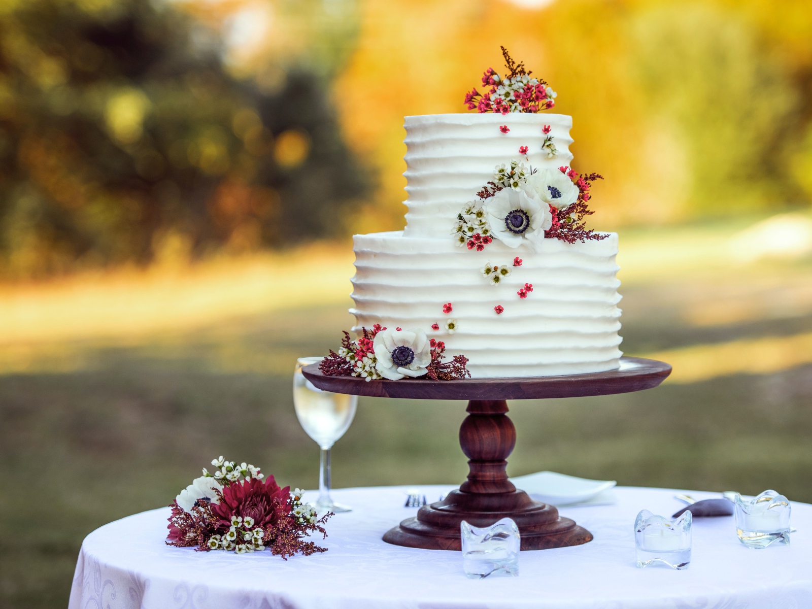 Beautiful wedding cake with flowers