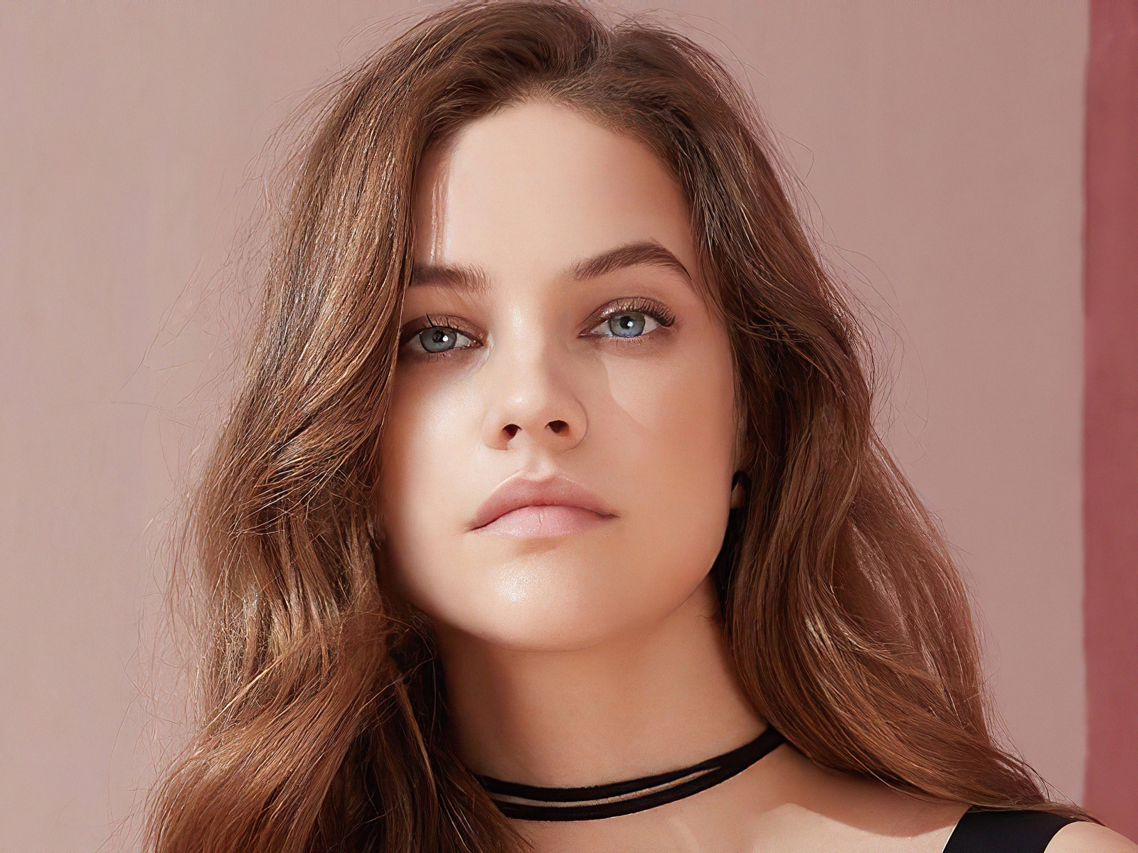 Нежная девушка с серыми глазами, модель Барбара Палвин