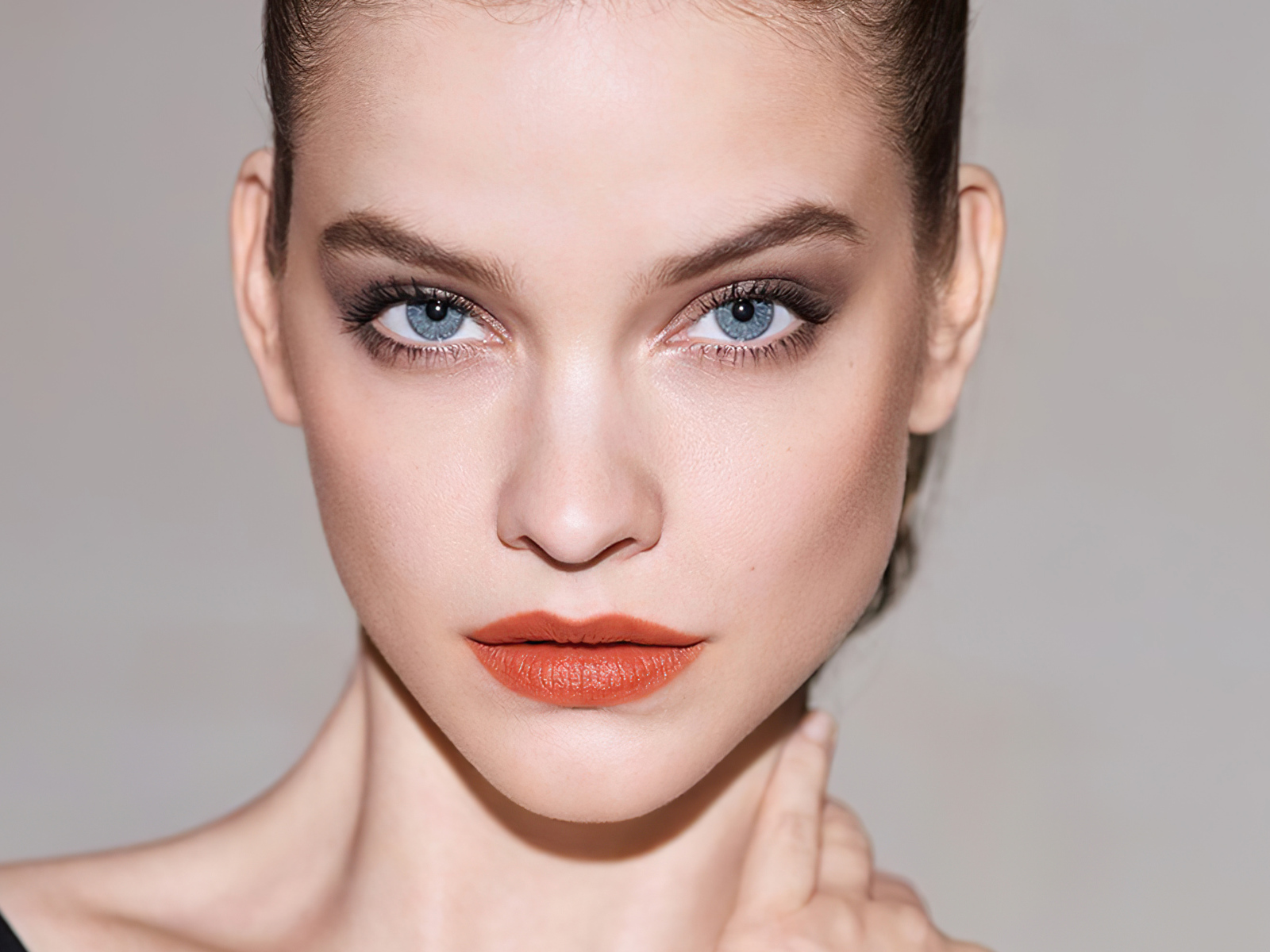 The face of blue-eyed model Barbara Palvin