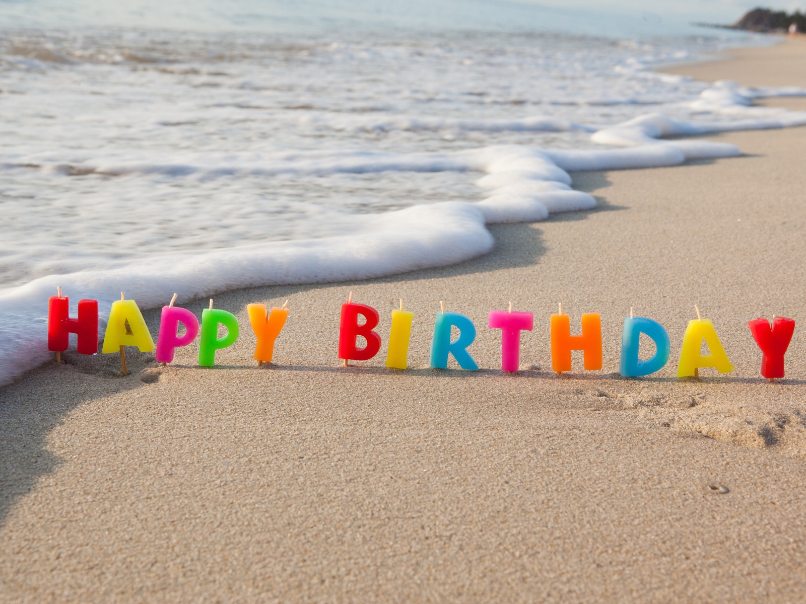 Свечки С Днем Рождения на морском песке