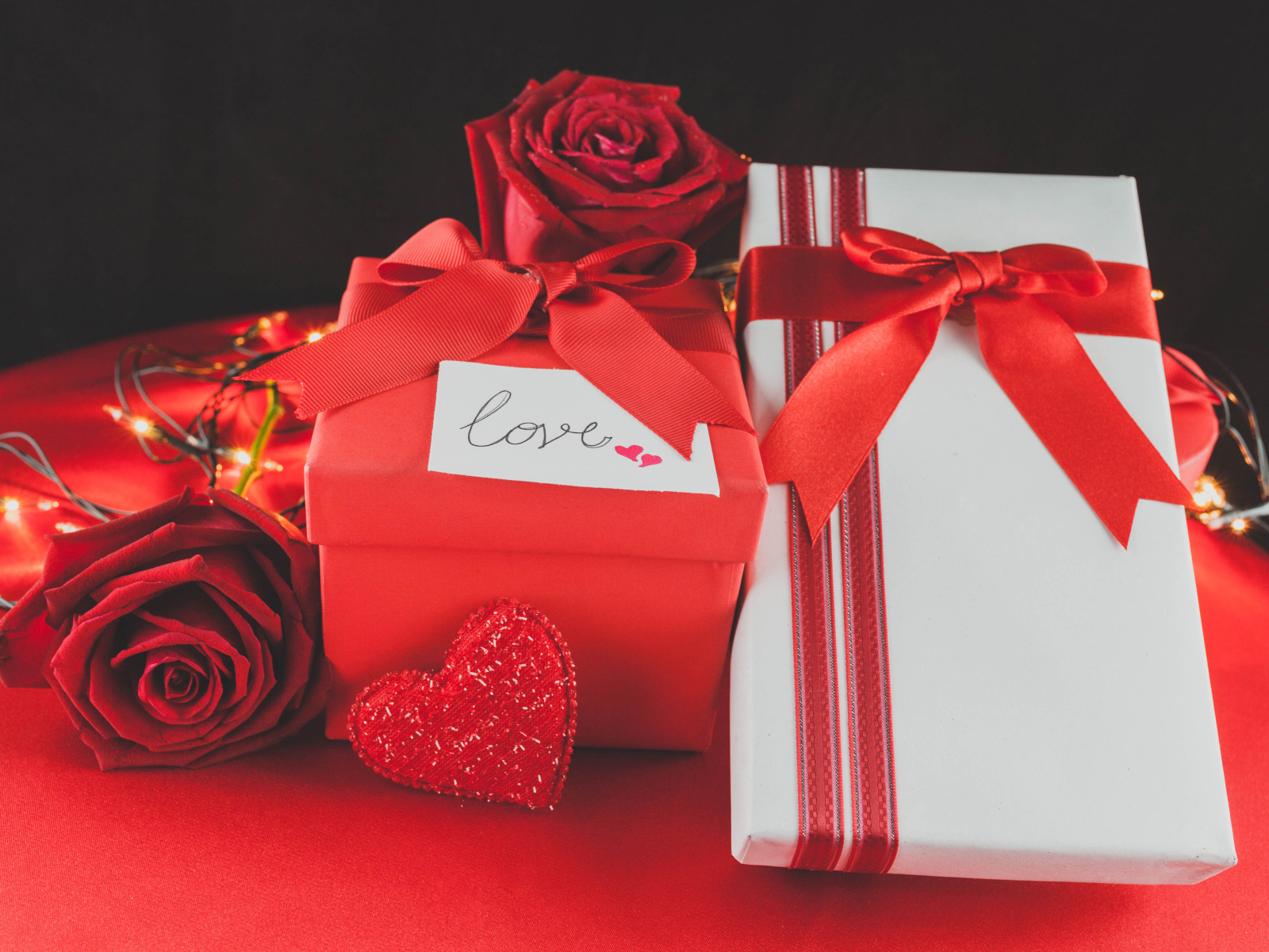Подарки и розы для любимой на День Святого Валентина