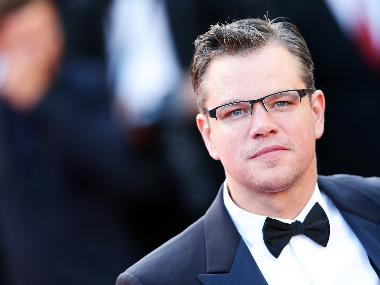 Актер Мэтт Деймон в дорогом костюме