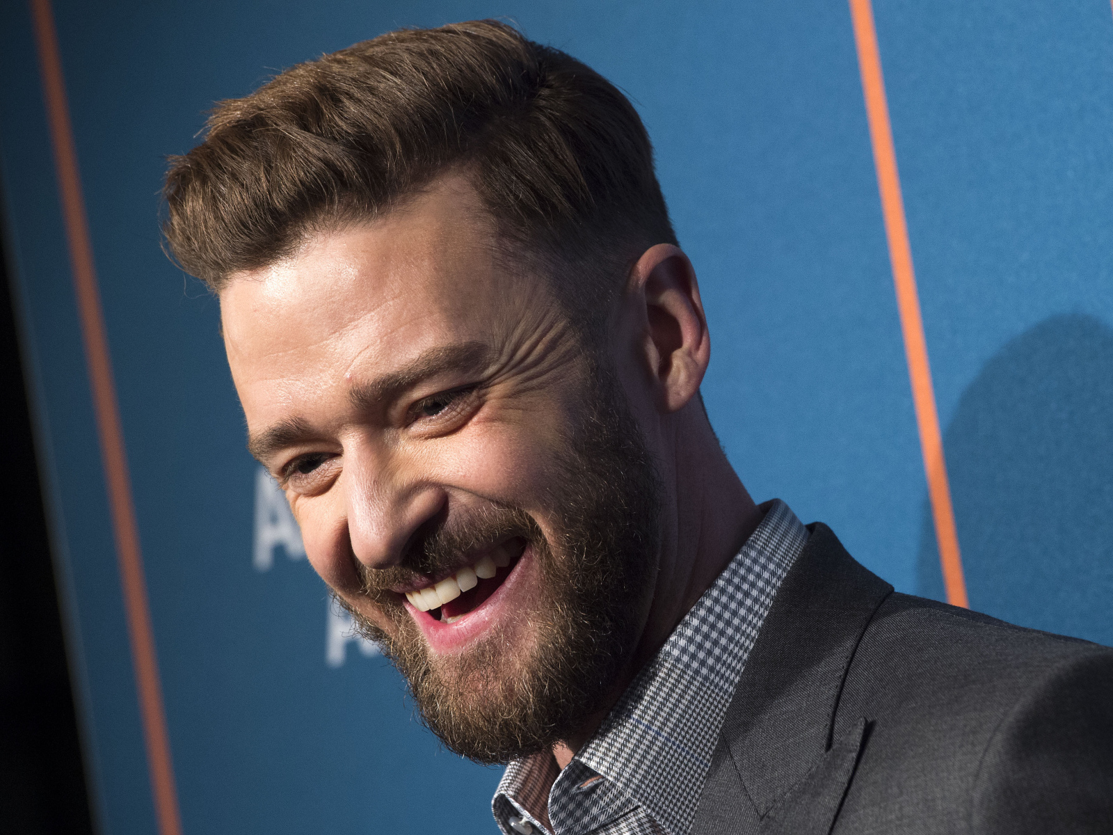 Улыбающийся мужчина, актер Джастин Тимберлейк