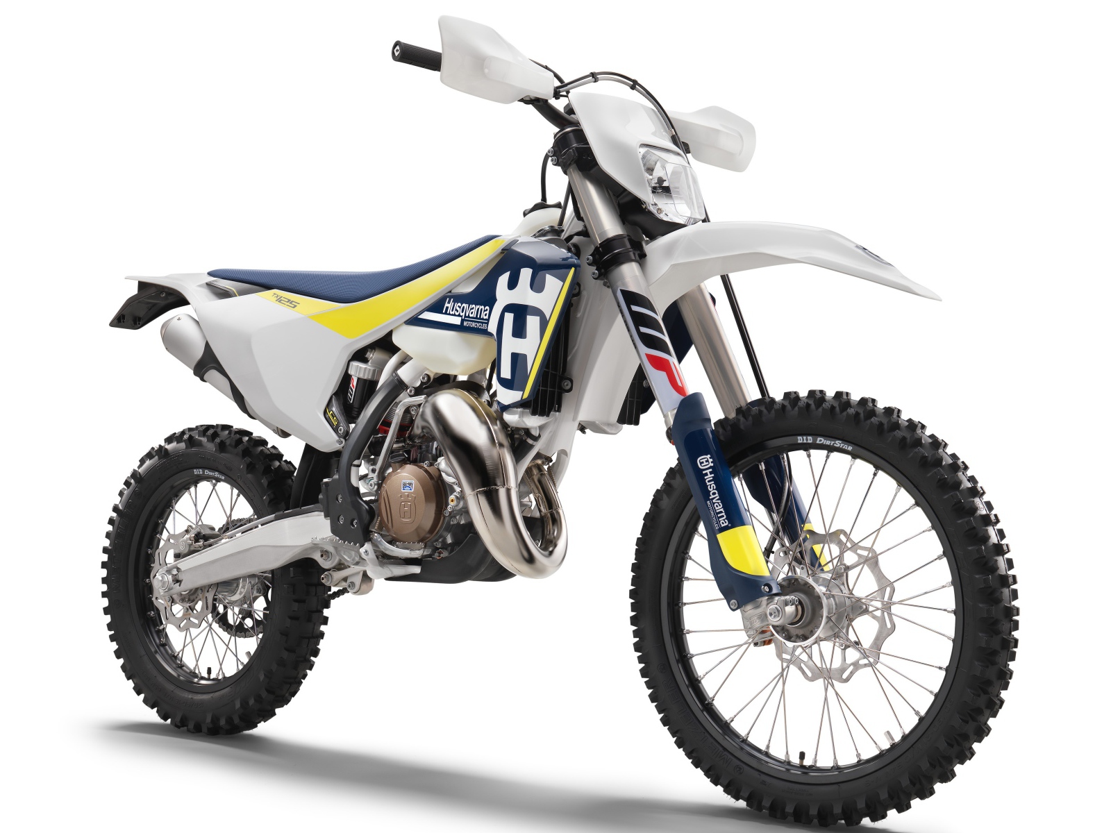 Гоночный мотоцикл  Husqvarna TX 125, 2020 года на белом фоне