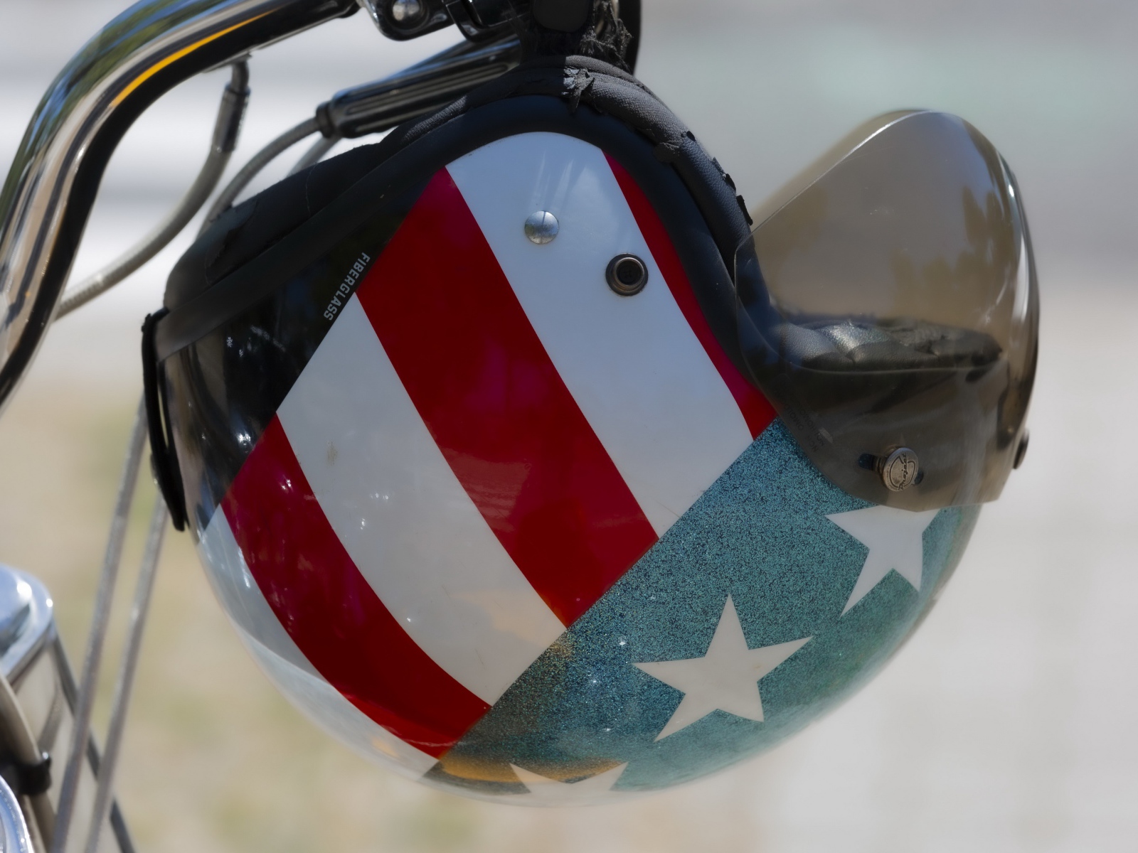 Шлем мотоциклиста в флагом США