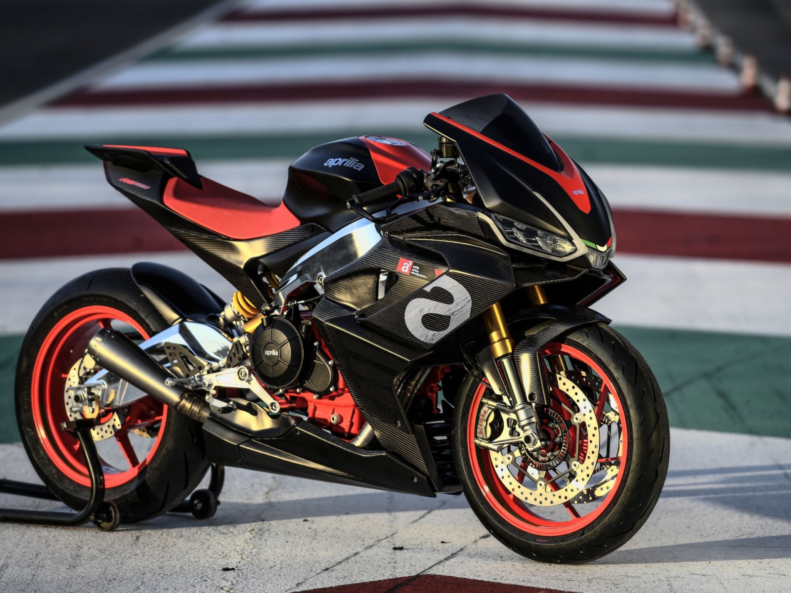 Спортивный мотоцикл Aprilia RS 660 2020 года