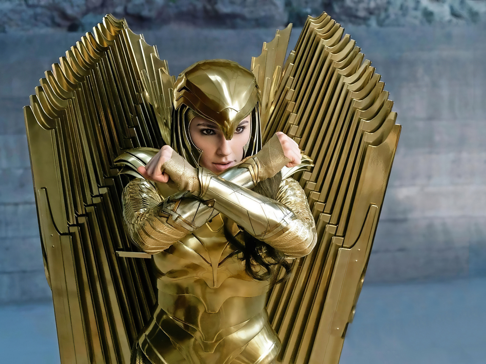 Актриса Галь Гадот в костюме в фильме Чудо-женщина. 1984