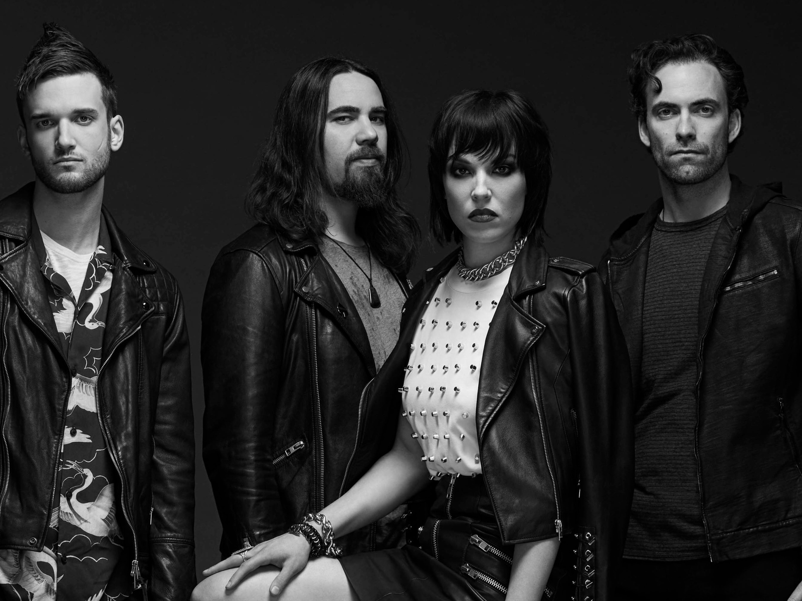 Рок группа Halestorm в кожаных куртках