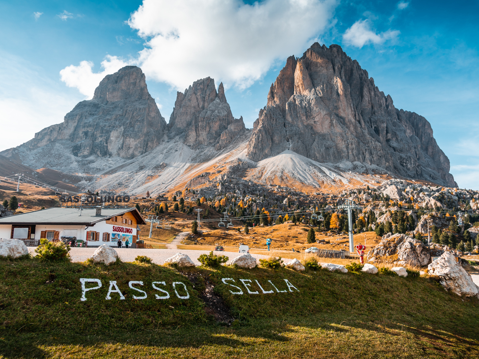 Высокие горы под голубым небом, Италия 