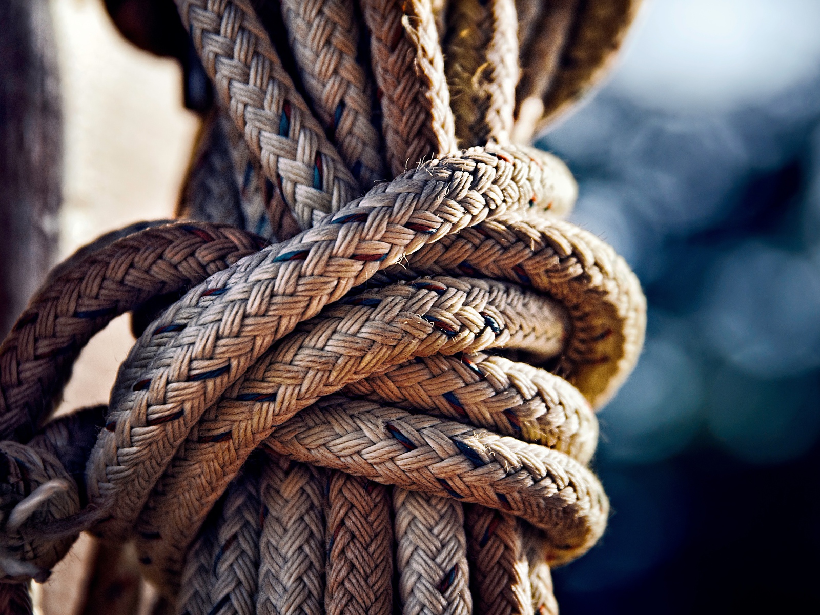 Большой морской узел из каната 