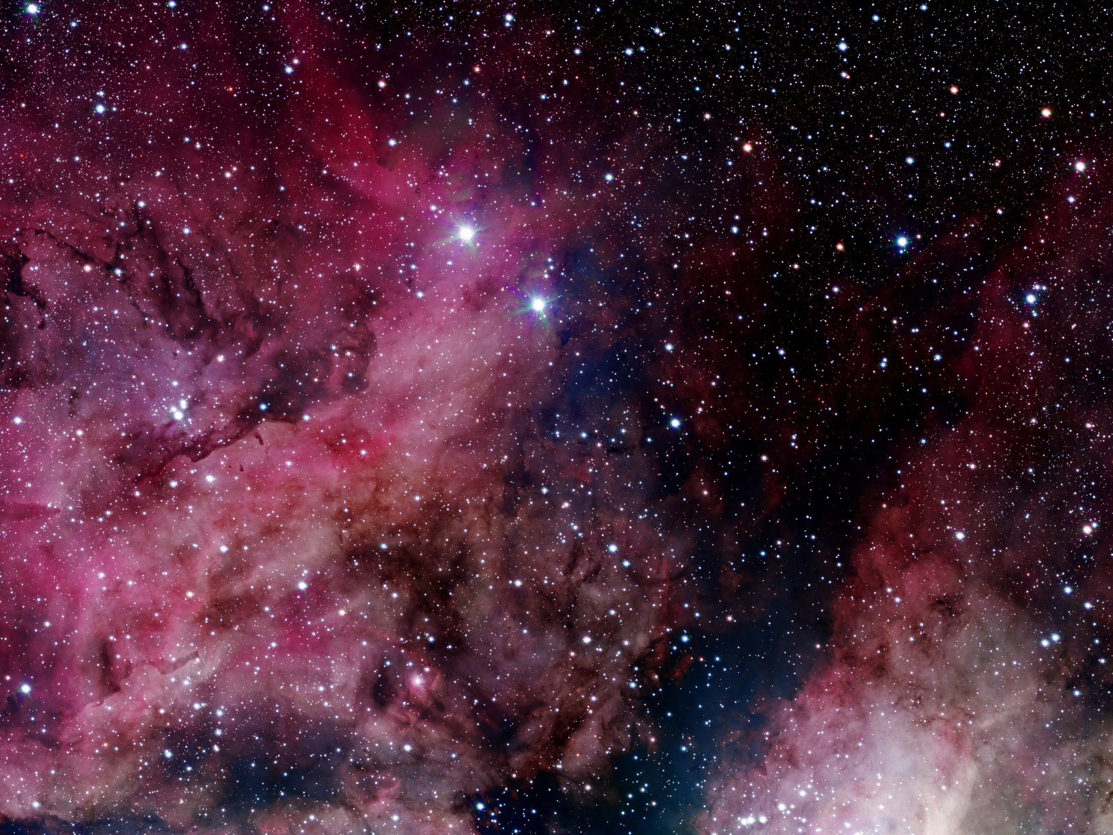 Красивый розовый млечный путь в ночном звездном небе