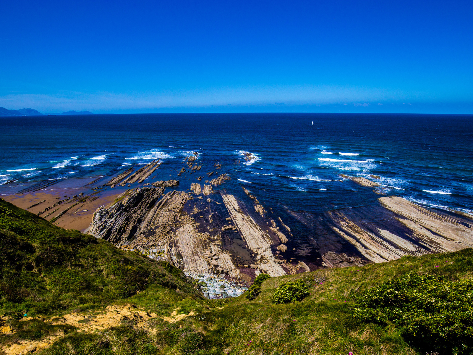 Вид с утеса на морской горизонт, Испания