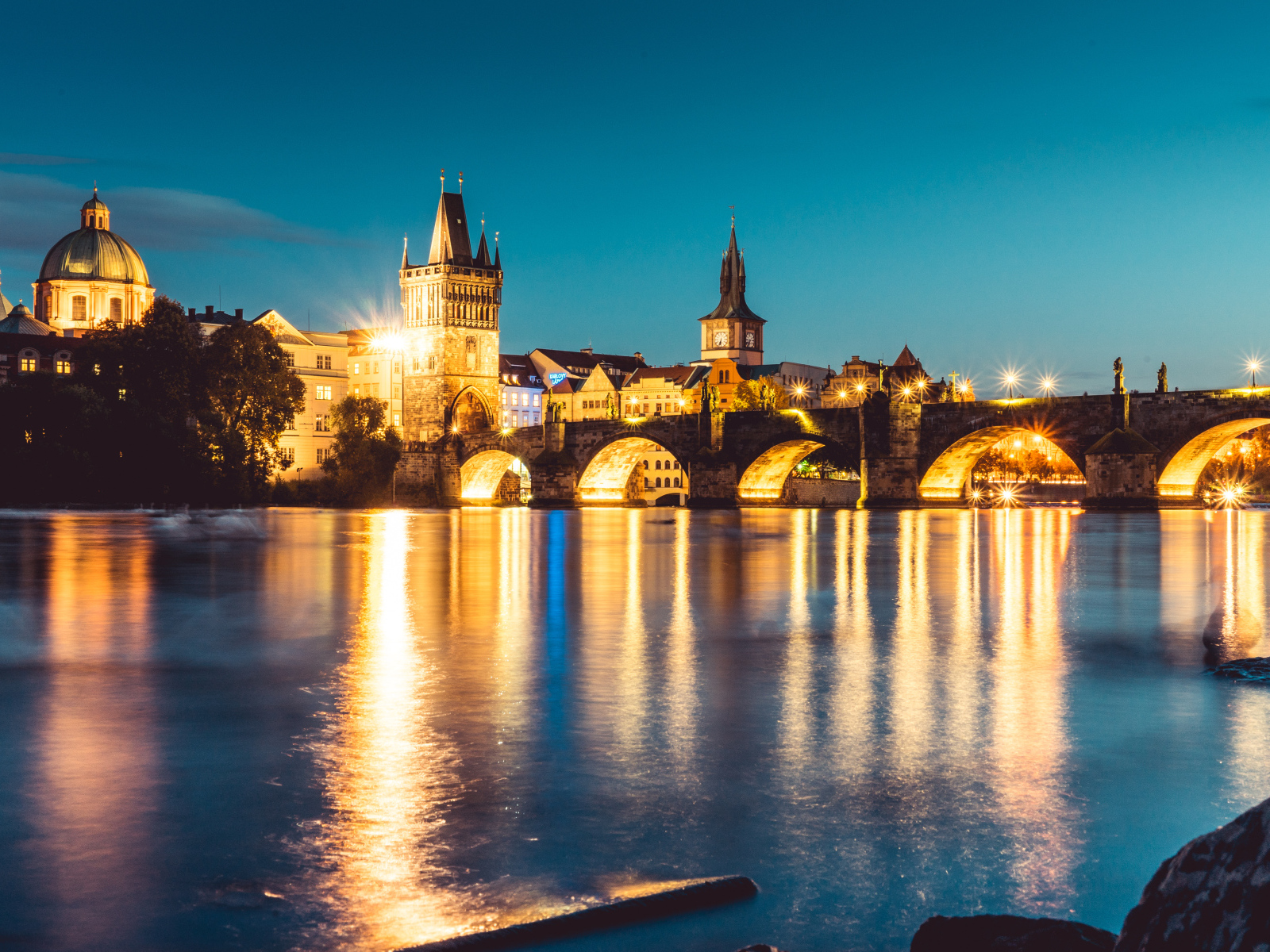 Карлов мост над рекой ночь, Прага Чехия