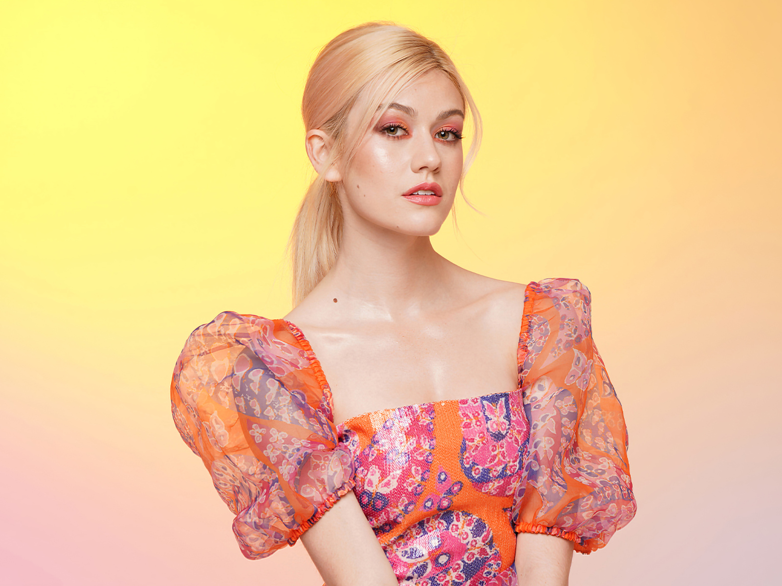 Американская актриса Кэтрин Макнамара в платье