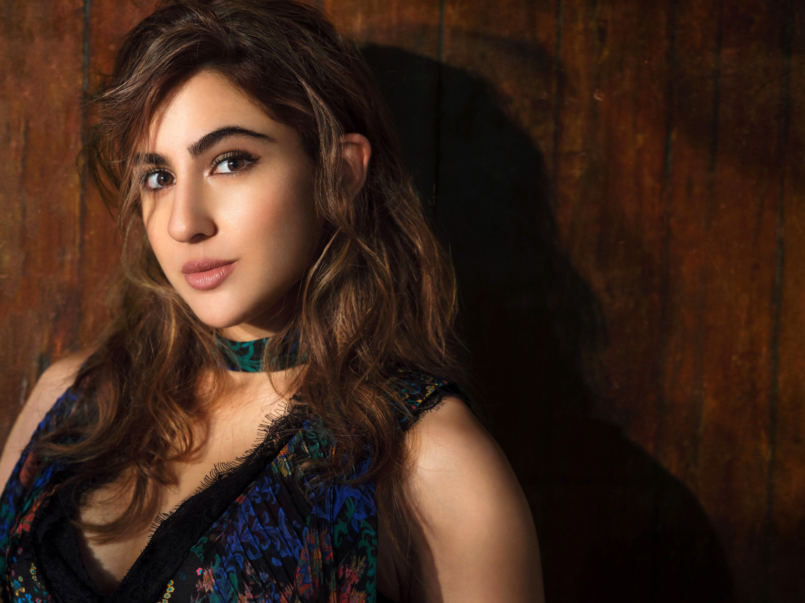 Красивая актриса болливуда Сара Али Хан  