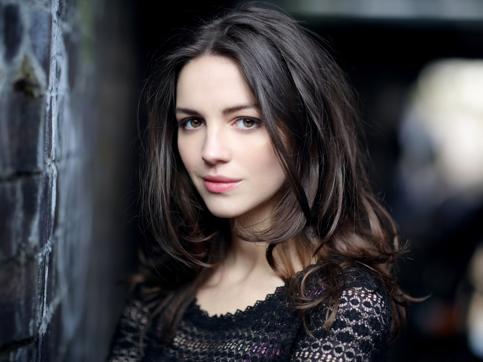 Красивая девушка актриса Элла Хант