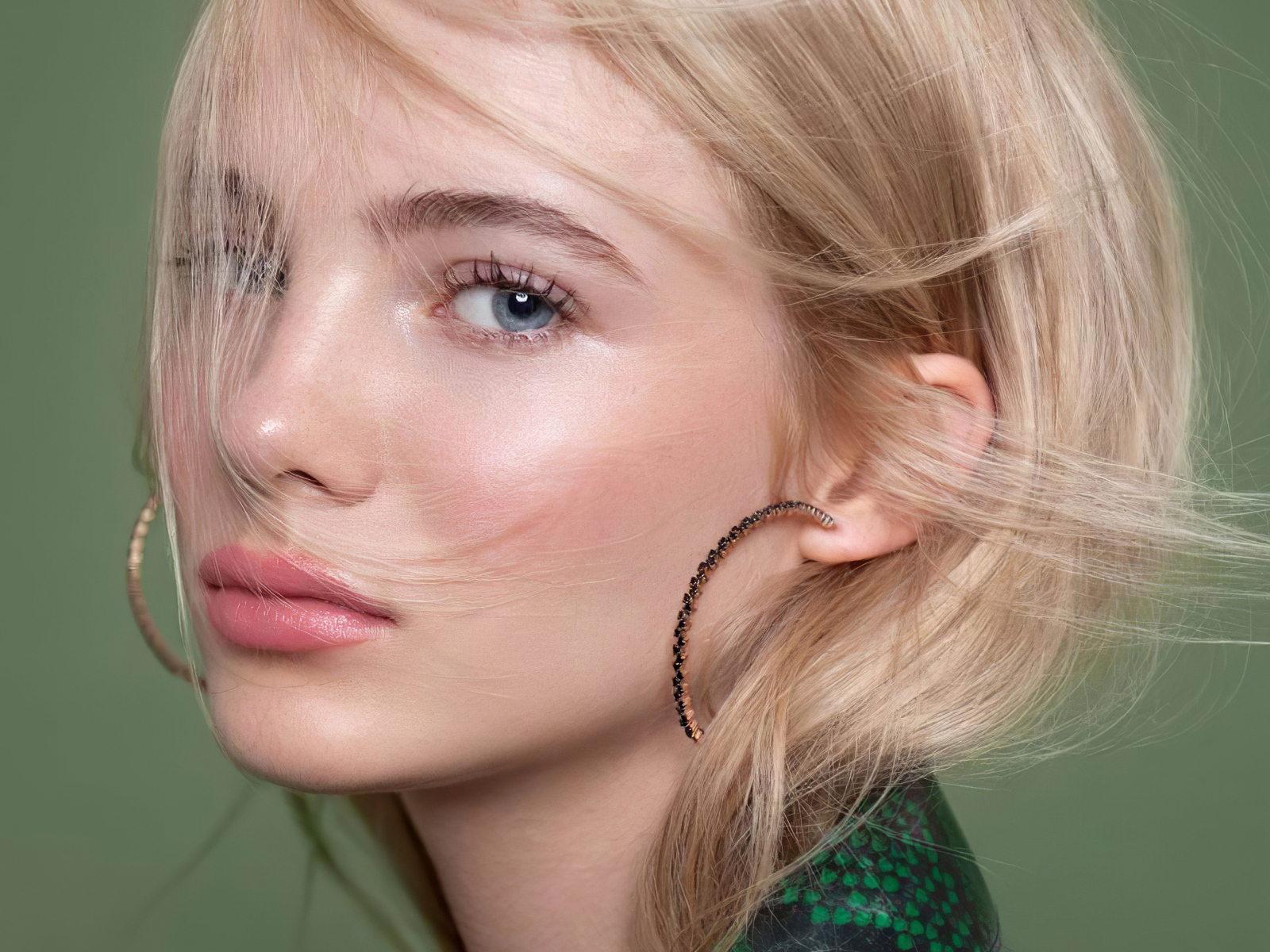 Английская актриса Фрейя Аллан лицо крупным планом