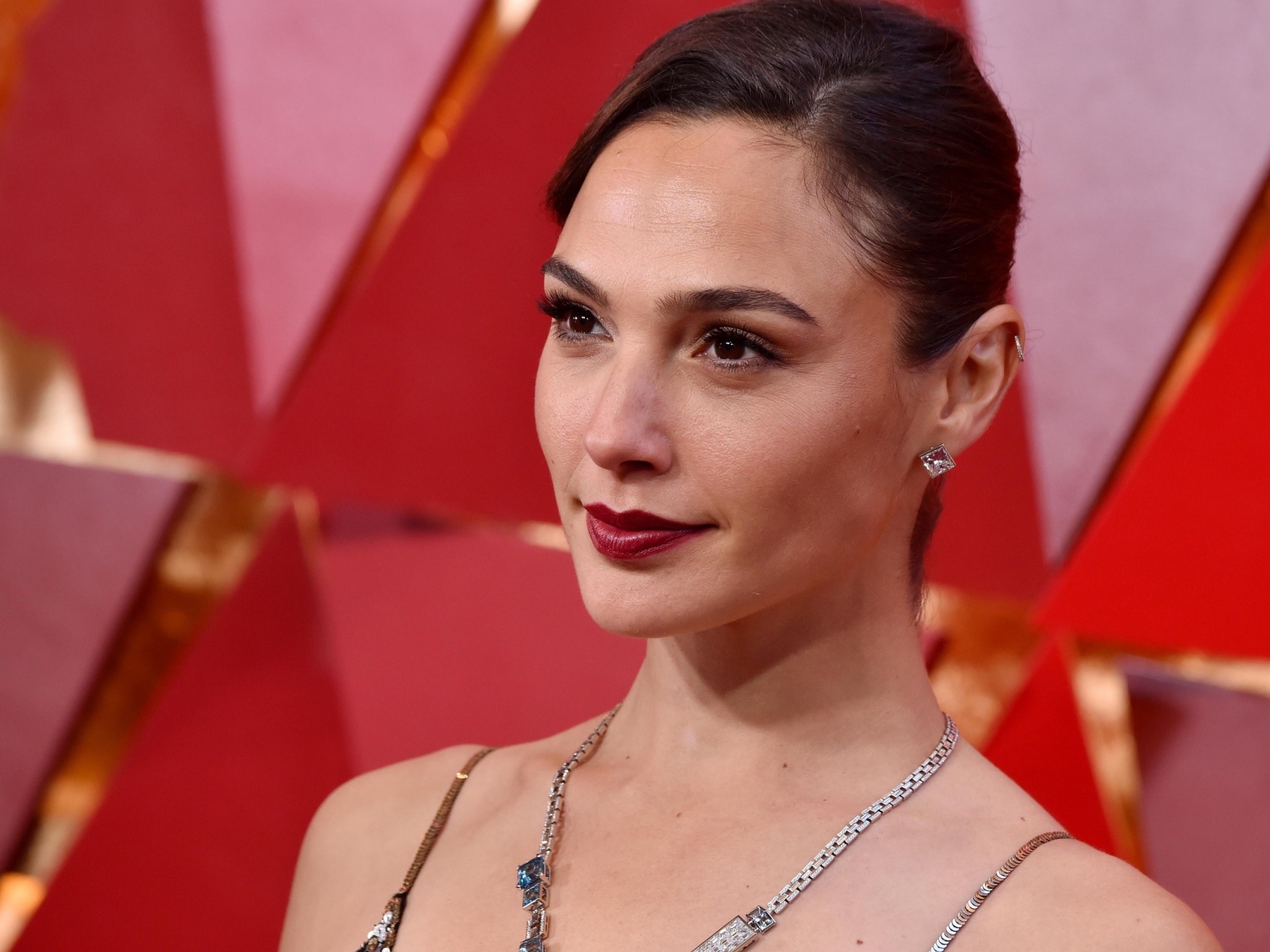 Милая улыбка яркой актрисы Галь Гадот