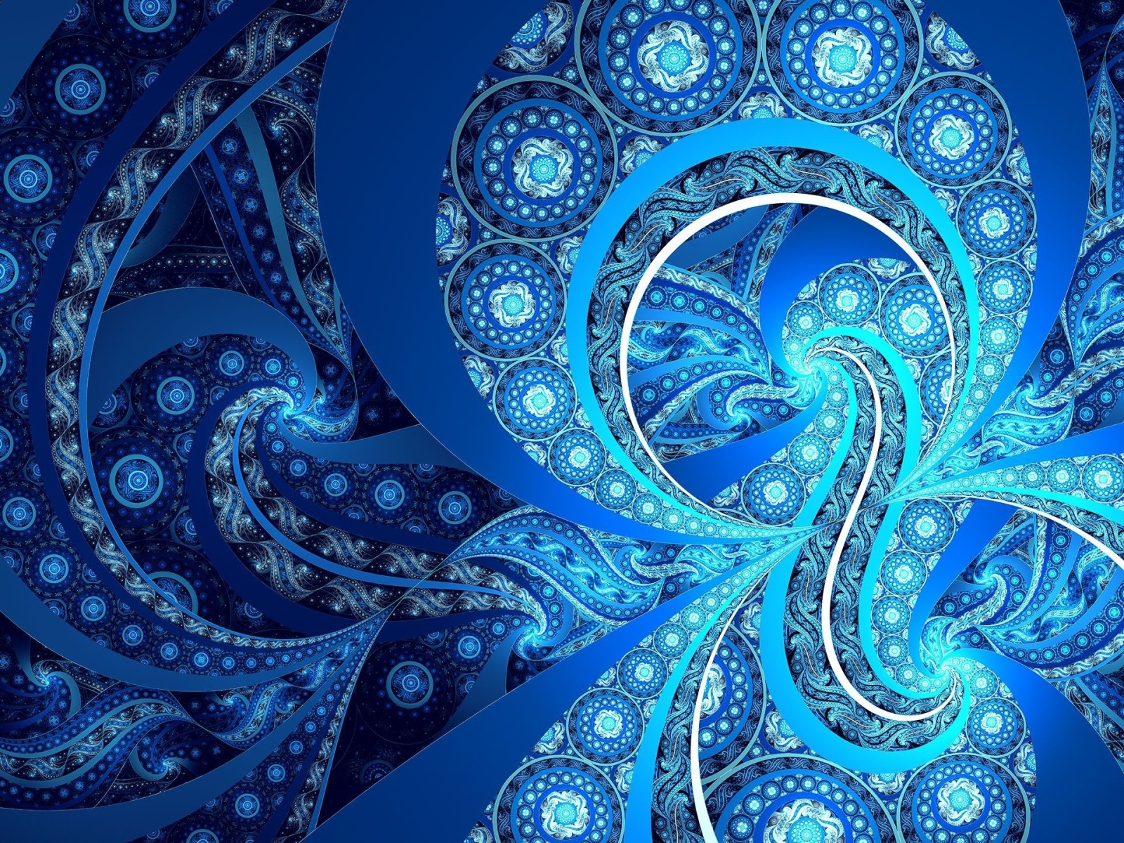 Необычные голубые узоры фрактального рисунка