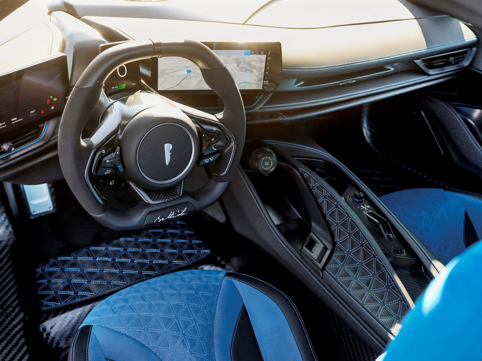 Салон автомобиля Pininfarina Battista, 2022 года