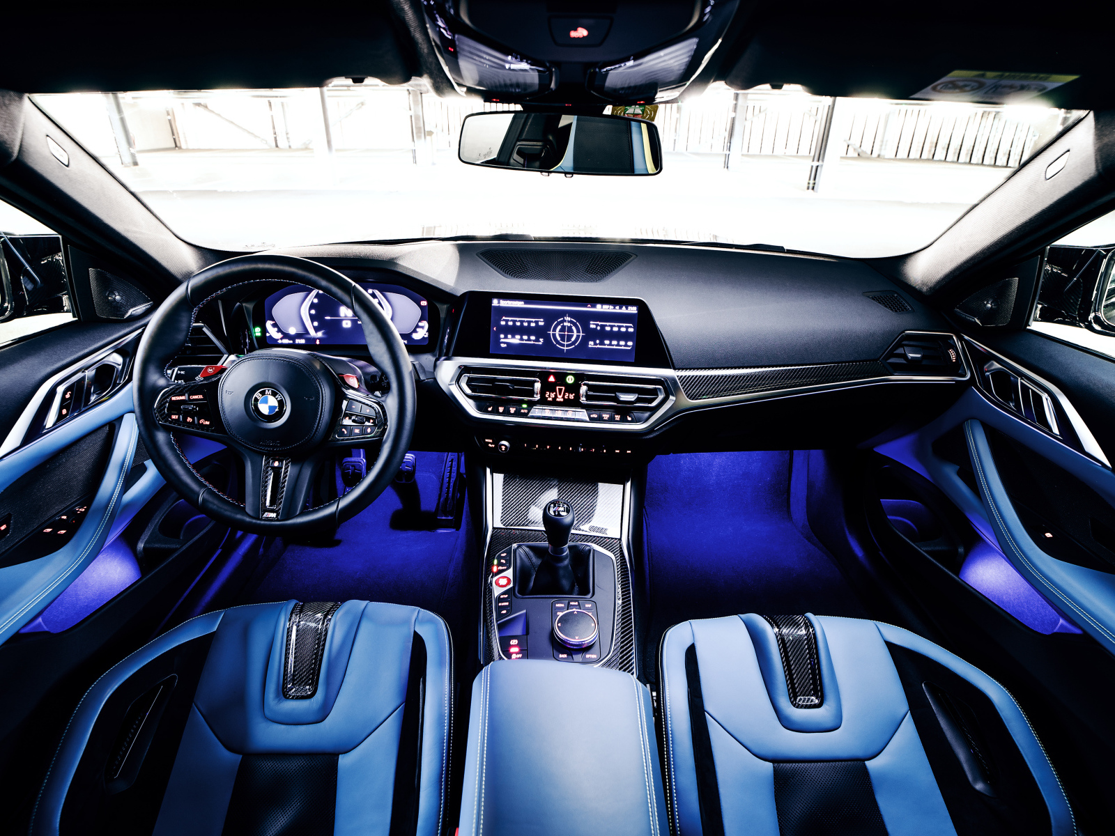 Кожаный салон автомобиля BMW M4 Coupé