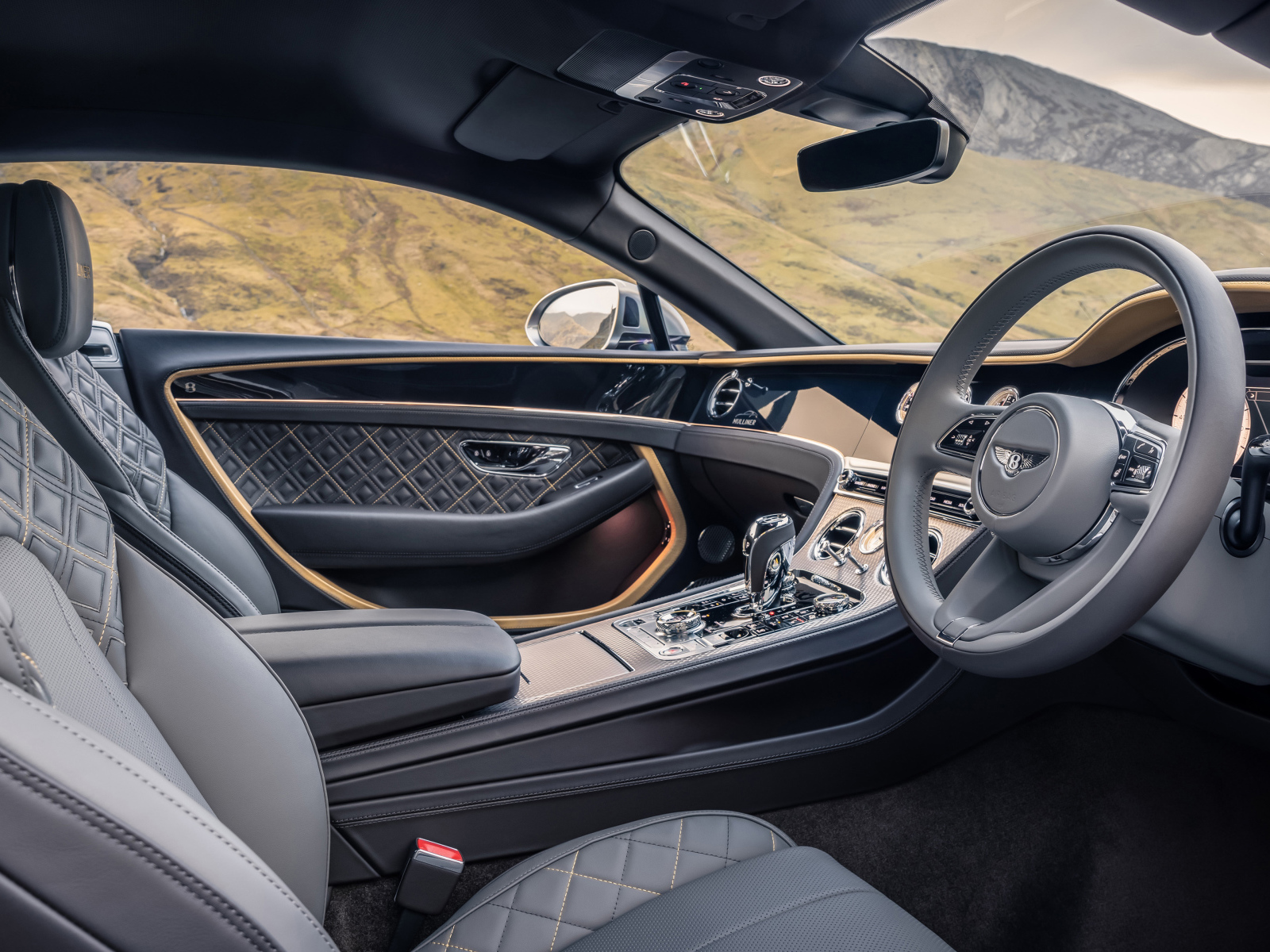 Кожаный салон автомобиля Bentley Continental GT Mulliner