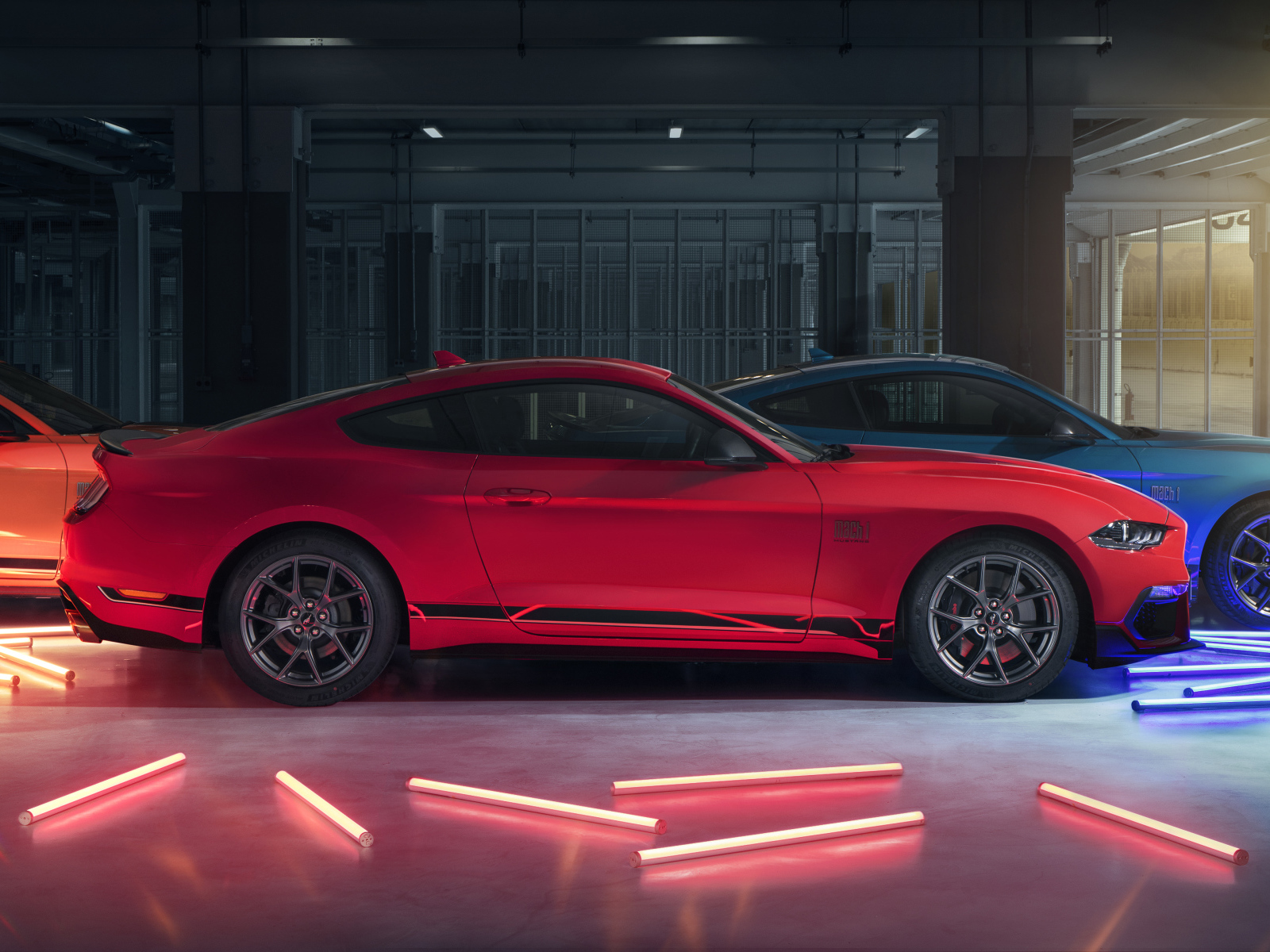 Три автомобиля Ford Mustang Mach 1, 2021 года