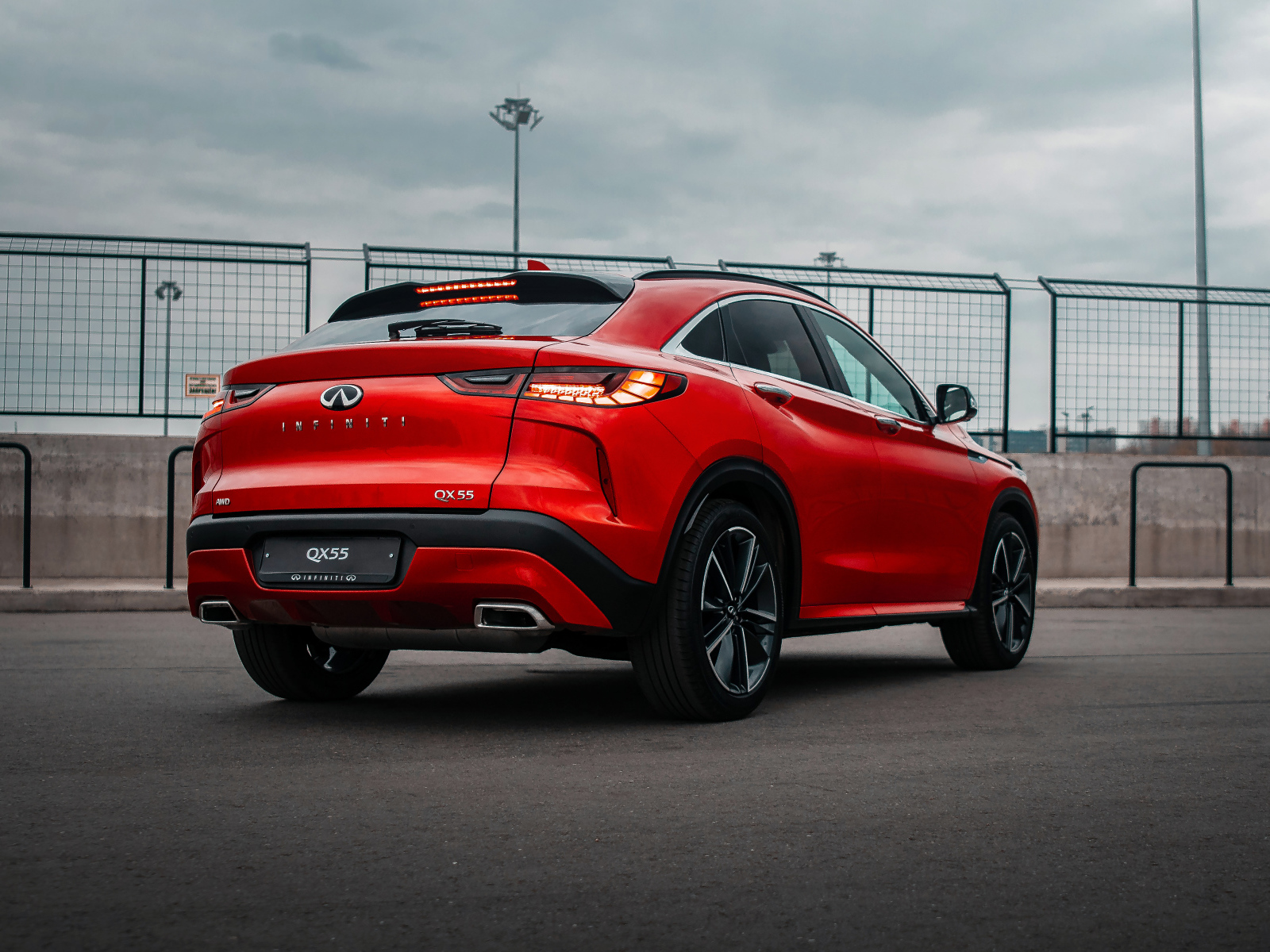Внедорожник Infiniti QX55 AWD 2021 года вид сзади