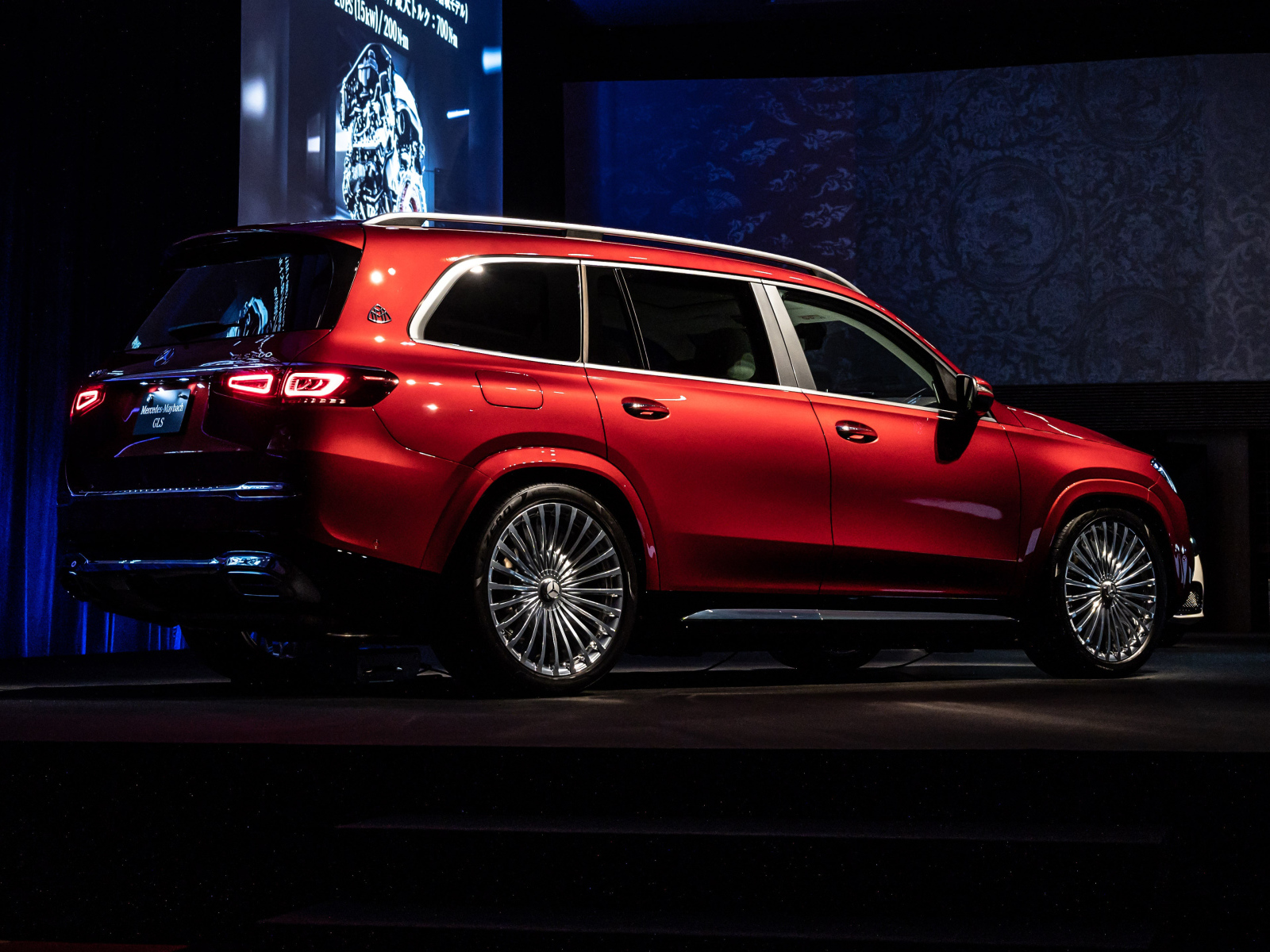 Автомобиль Mercedes-Maybach GLS 600 4MATIC 2021 года вид сзади