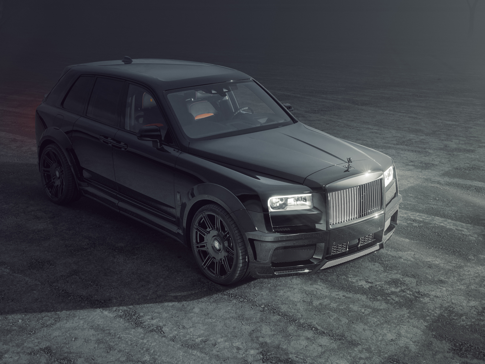Внедорожник  Rolls-Royce Cullinan Black Badge 2021 года