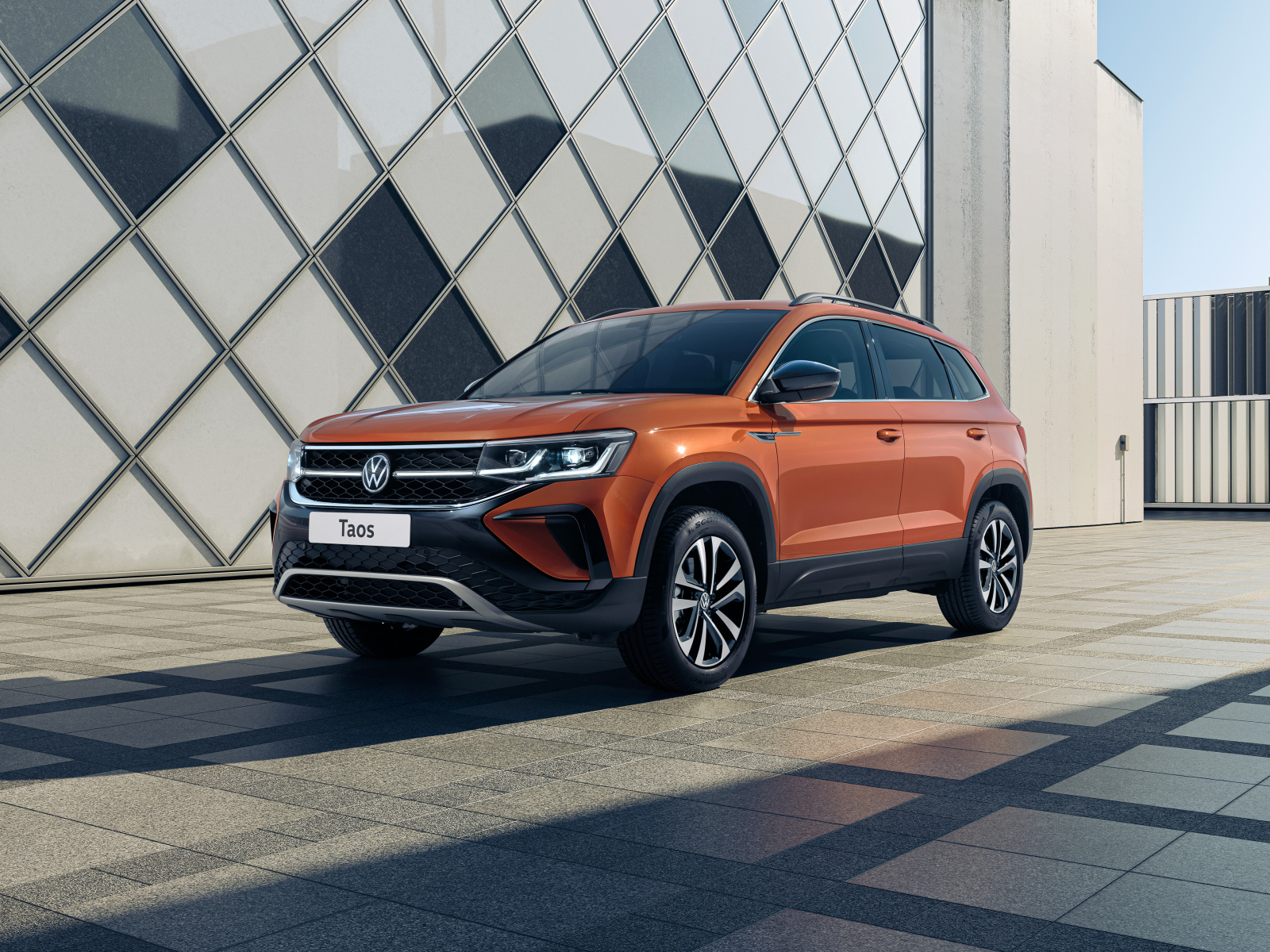 Внедорожник Volkswagen Taos 4MOTION 2021 года у стены