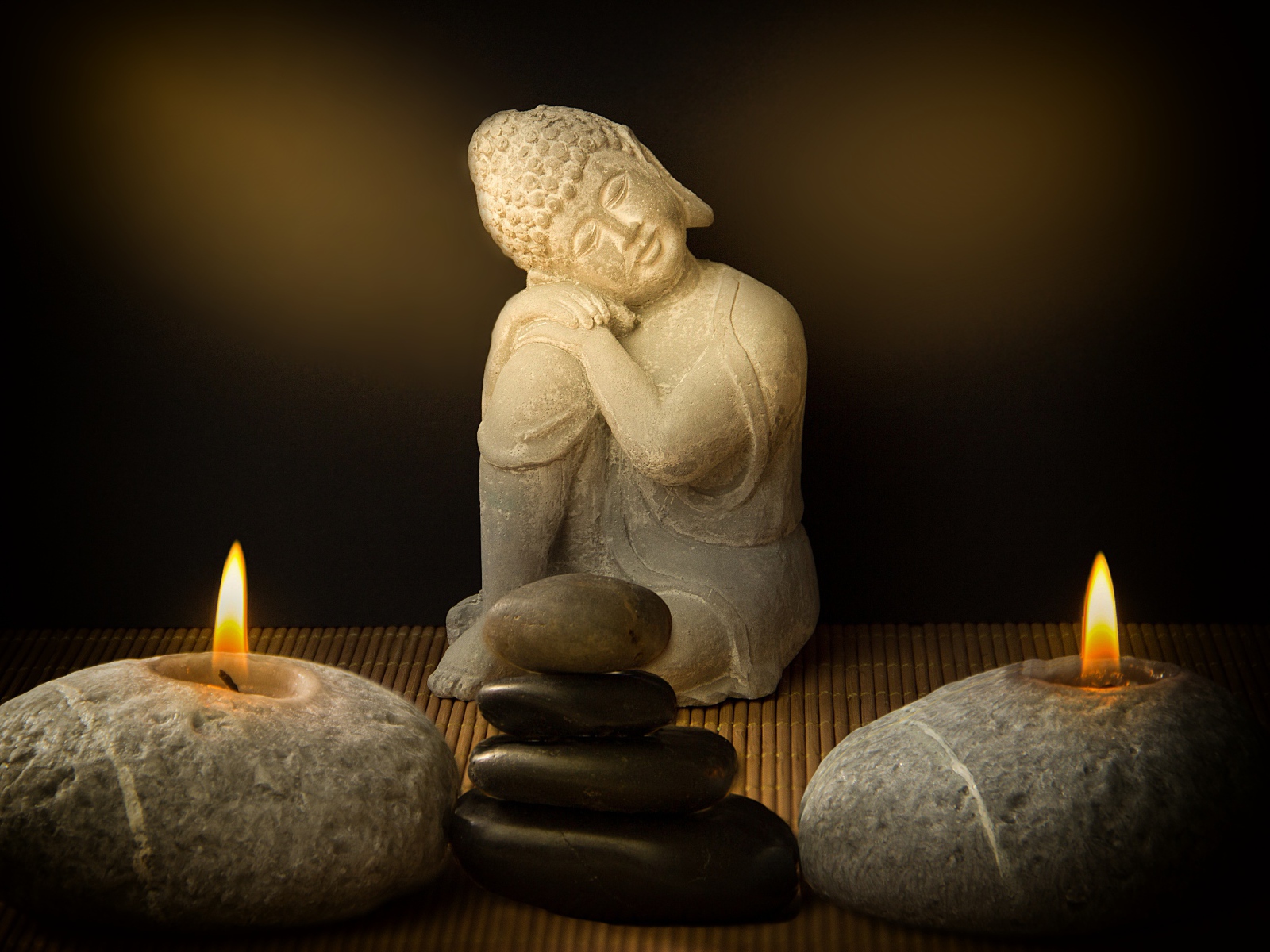 Статуэтка Будда со свечами