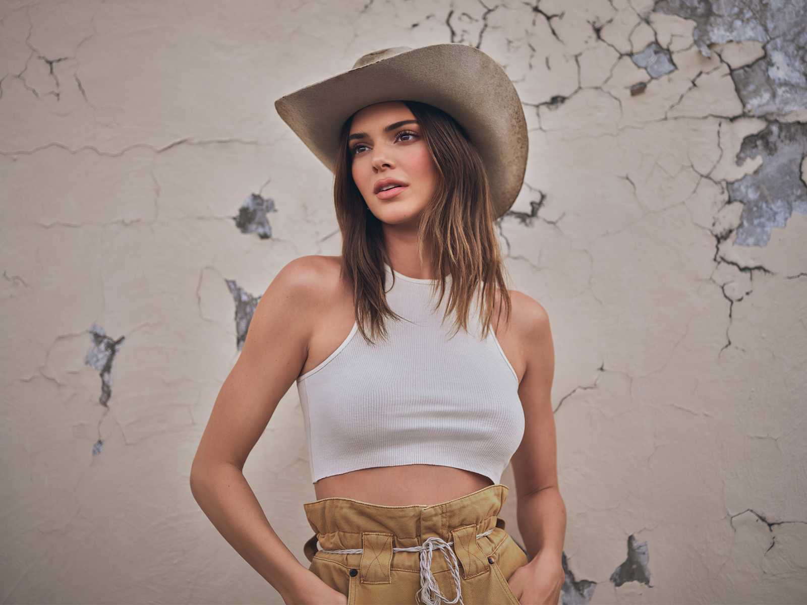 Model Kendall Jenner in a cowboy hat