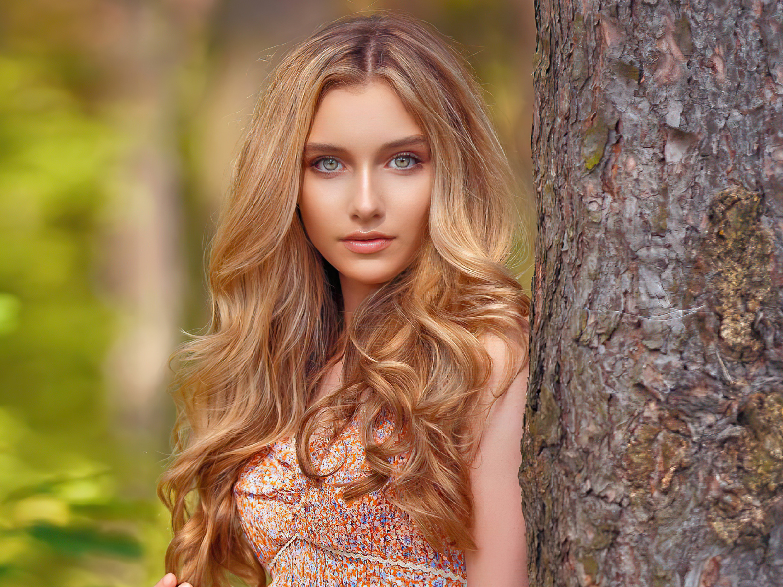 Молодая девушка модель Александра Ленарчук