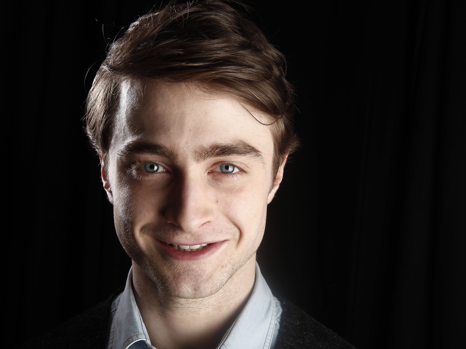 Очаровательная улыбка актера Дэниела Рэдклиффа