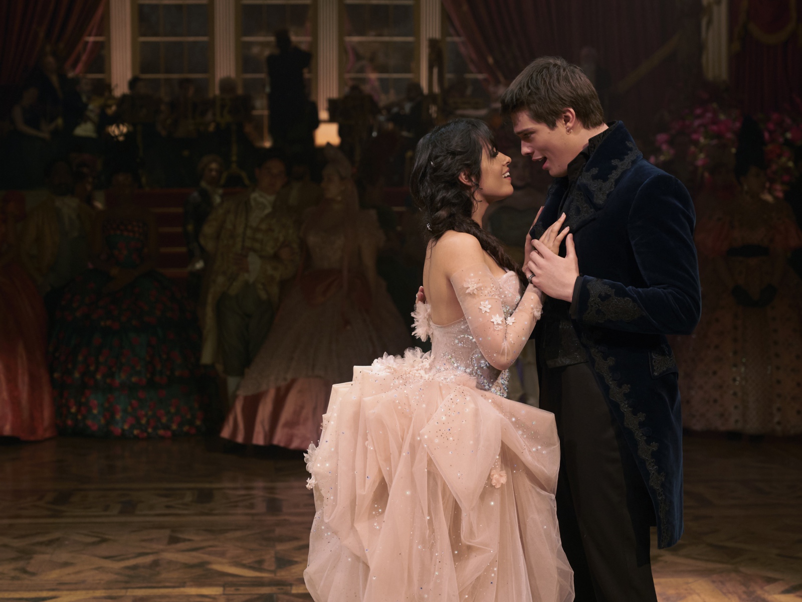 Главные герои нового фильма Золушка, 2021