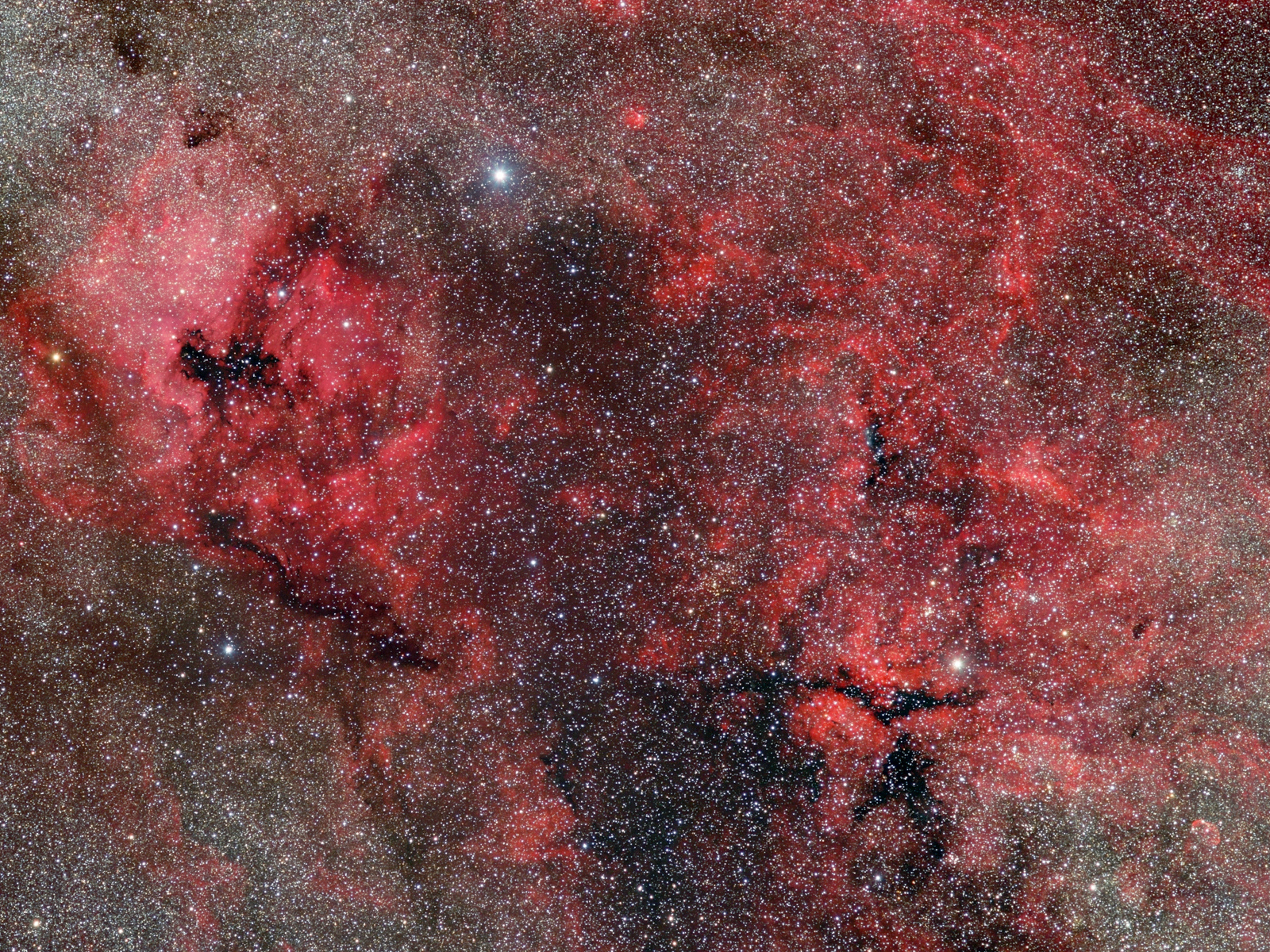 Розовая туманность в космосе