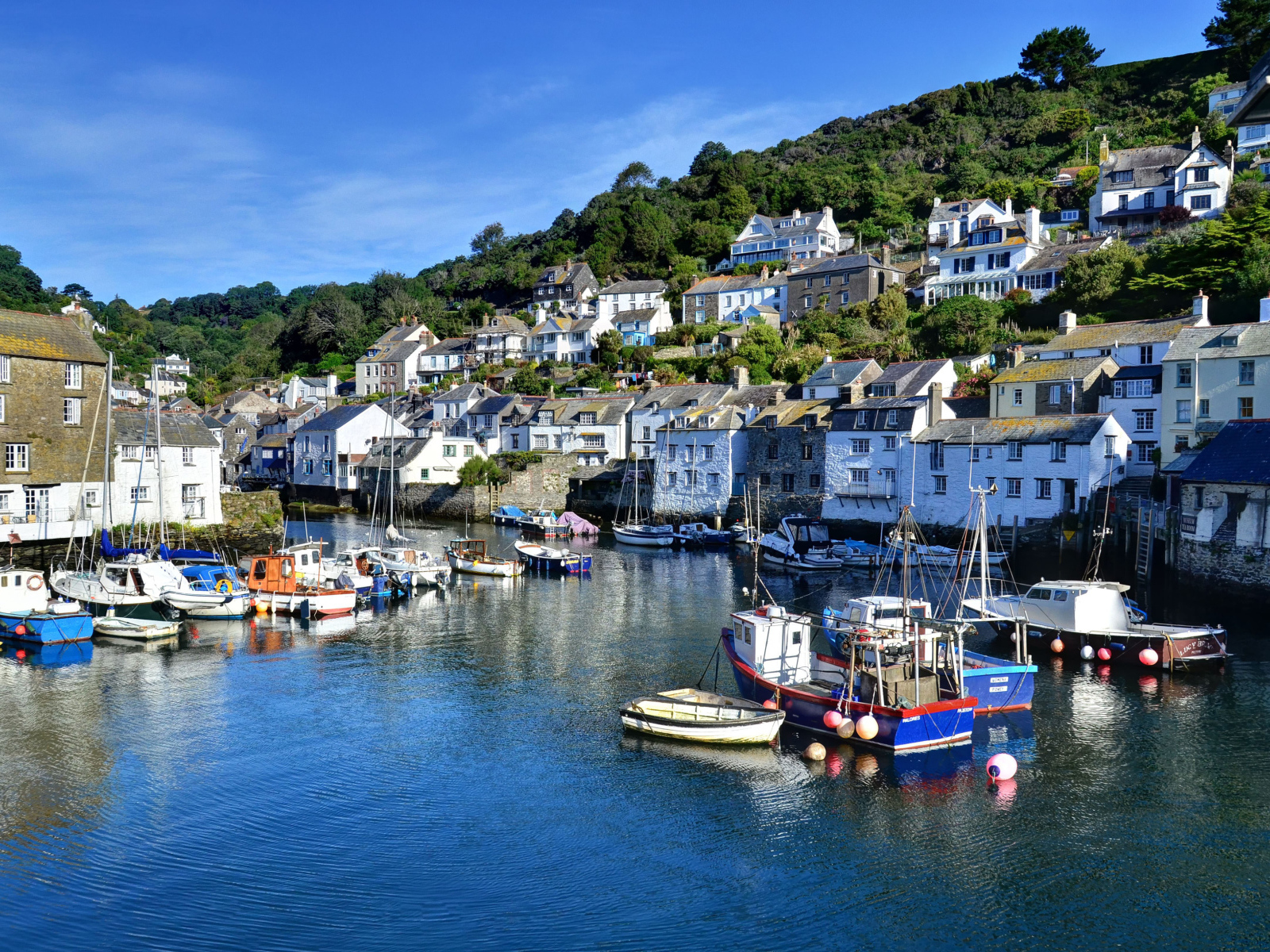 Дома на пристани в курортном городке Полперро, Англия