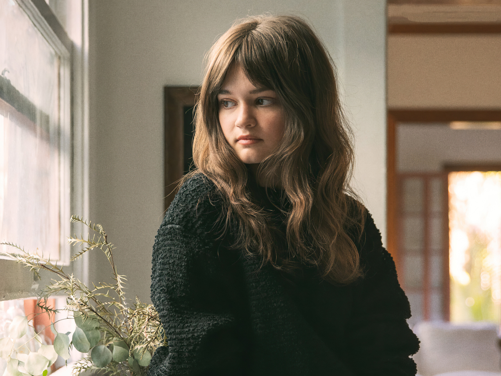 Американская актриса Сиэра Браво в черном свитере