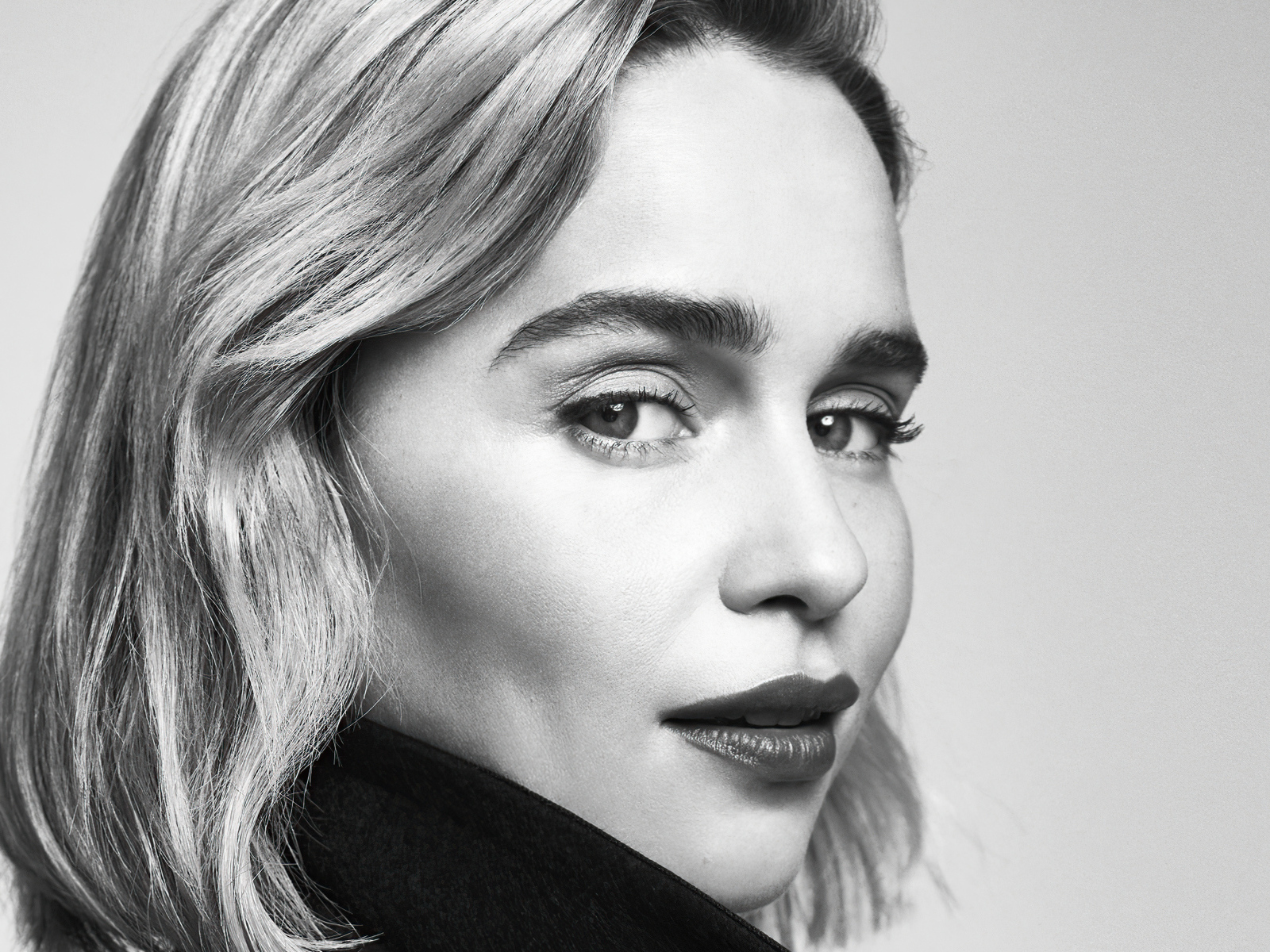 Девушка с красивыми глазами, актриса Эмилия Кларк