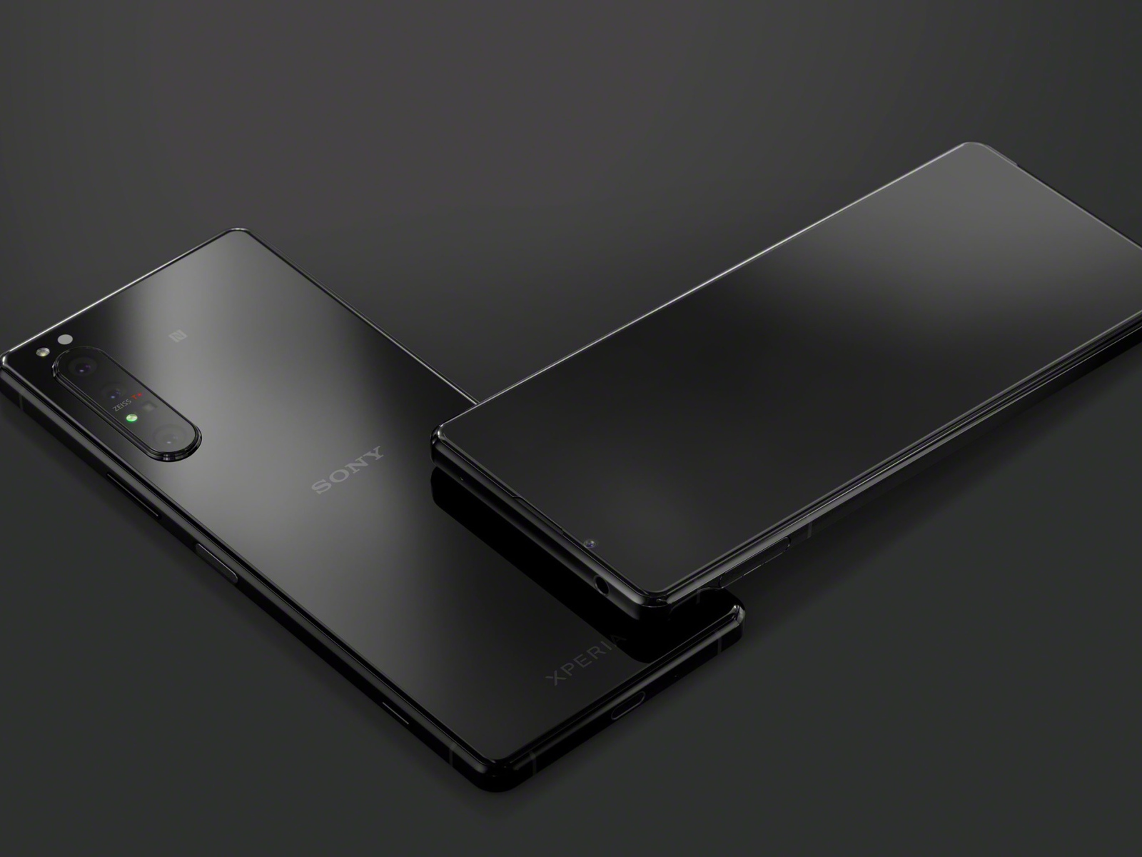 Черный тонкий смартфон Sony Xperia 1 II